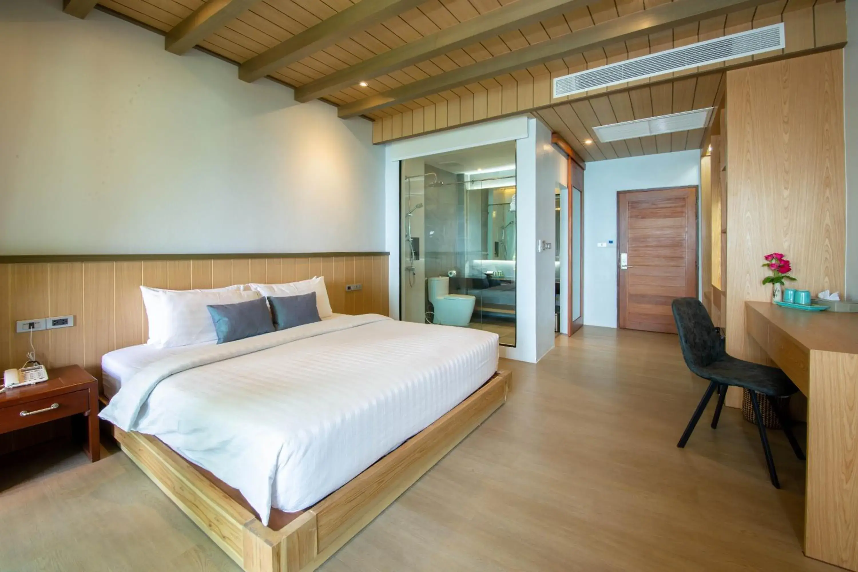 Bedroom, Bed in Coral Cliff Beach Resort Samui - SHA Plus