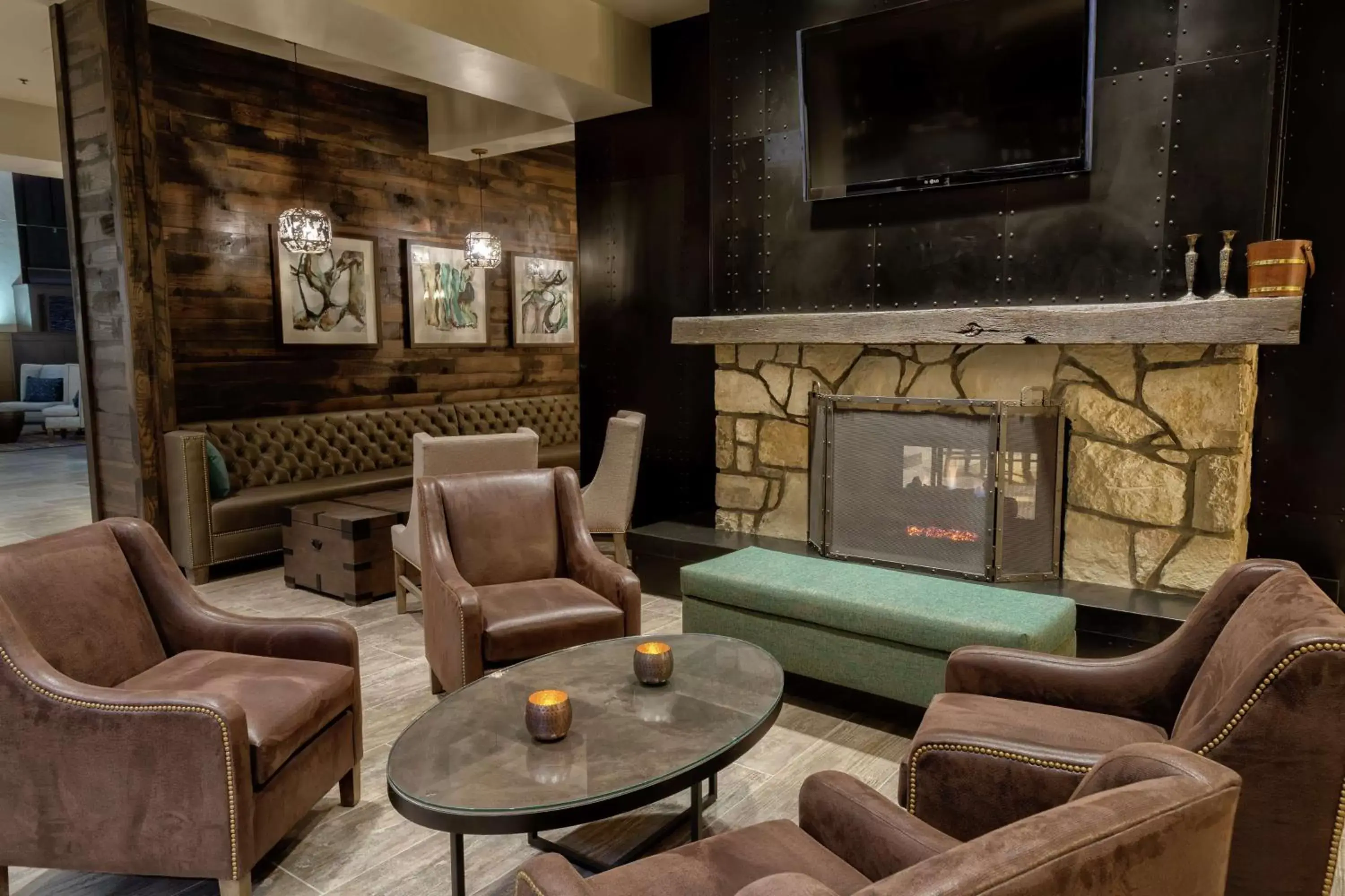 Restaurant/places to eat, Seating Area in Embassy Suites by Hilton Tulsa I-44