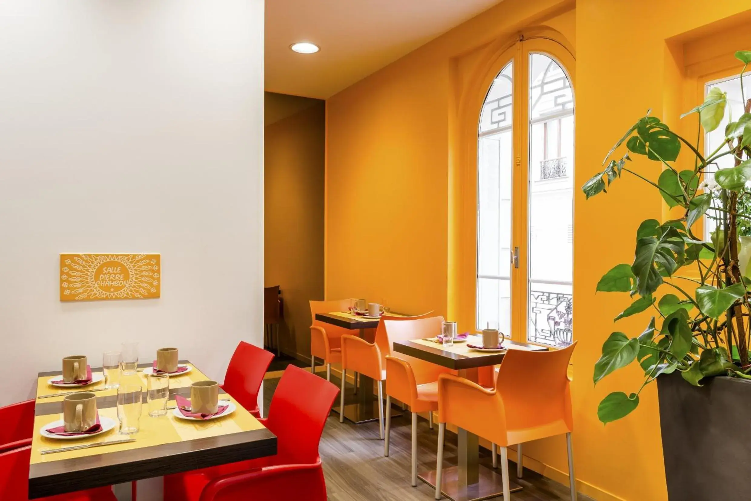 Restaurant/Places to Eat in Aparthotel Adagio Access Paris Philippe Auguste