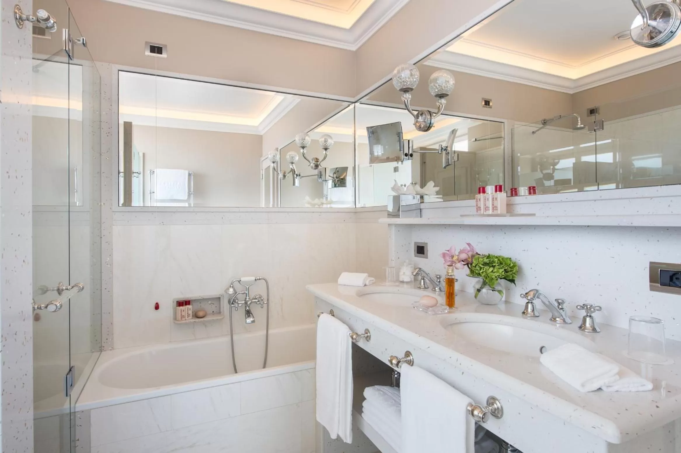 Bathroom in Hassler Roma