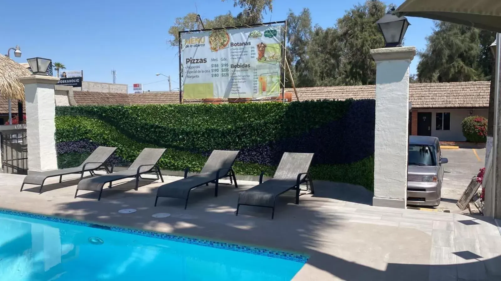 Swimming Pool in Hotel Siesta Real