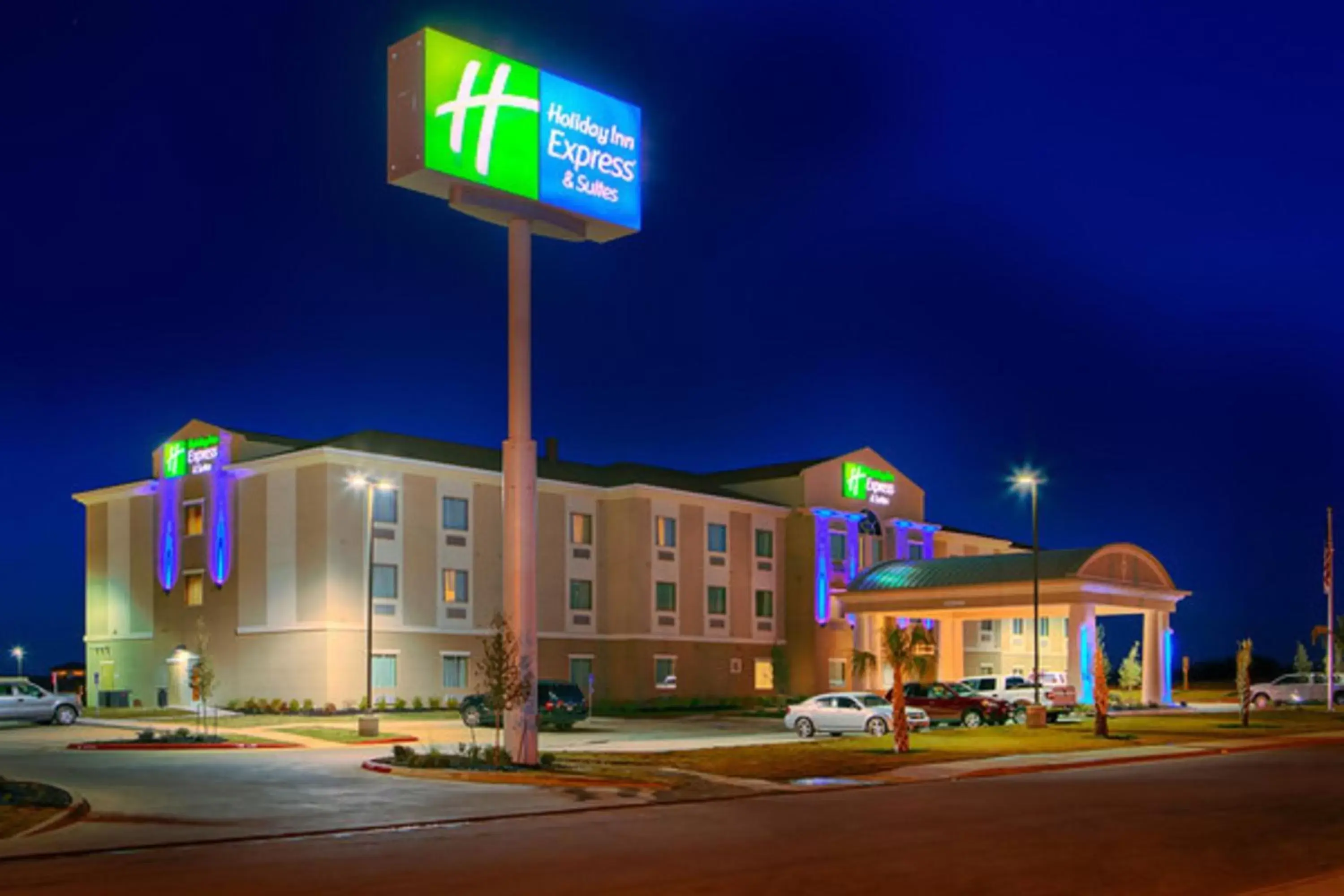 Property Building in Holiday Inn Express & Suites Cotulla, an IHG Hotel