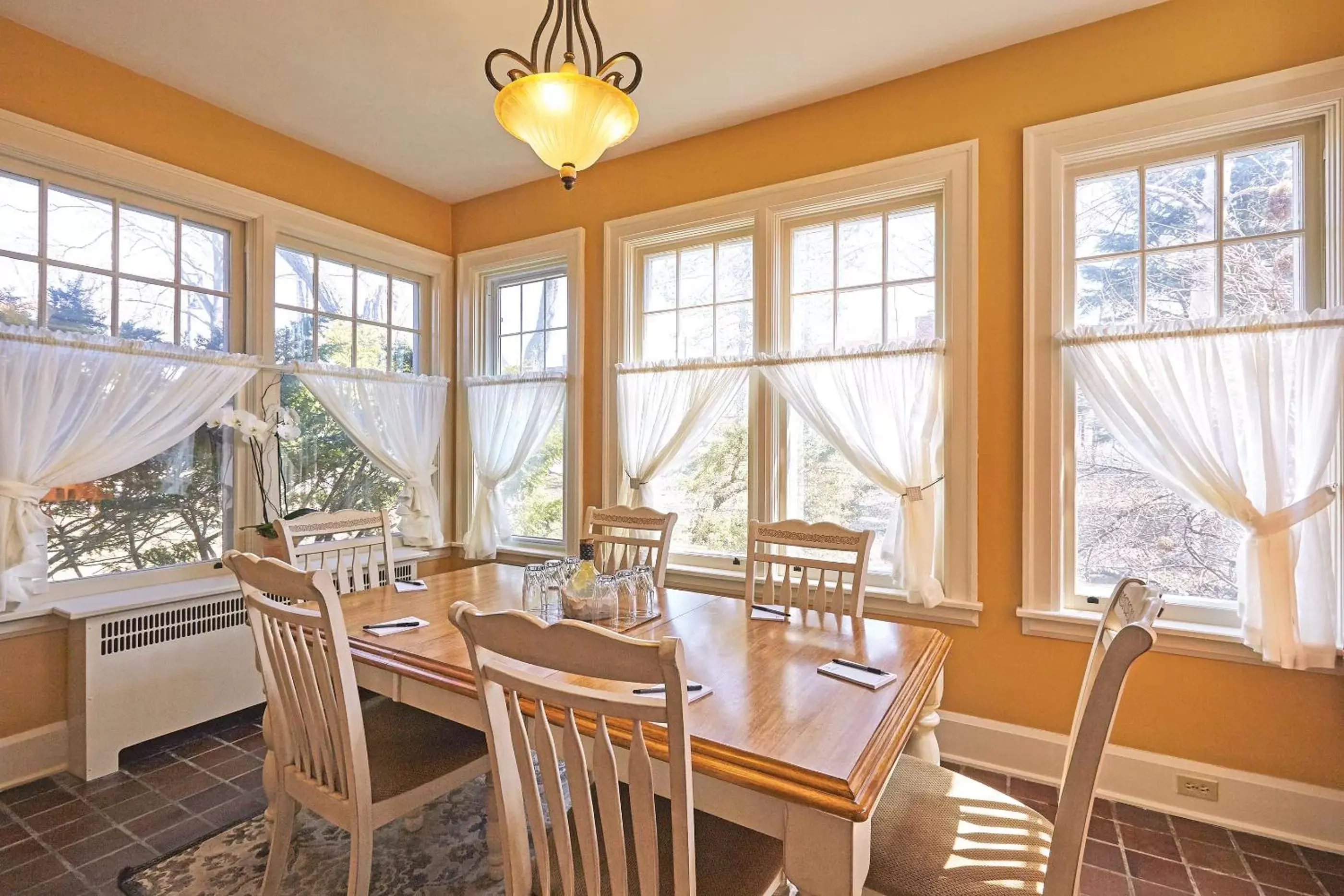 Dining area, Restaurant/Places to Eat in The Inn on Bay