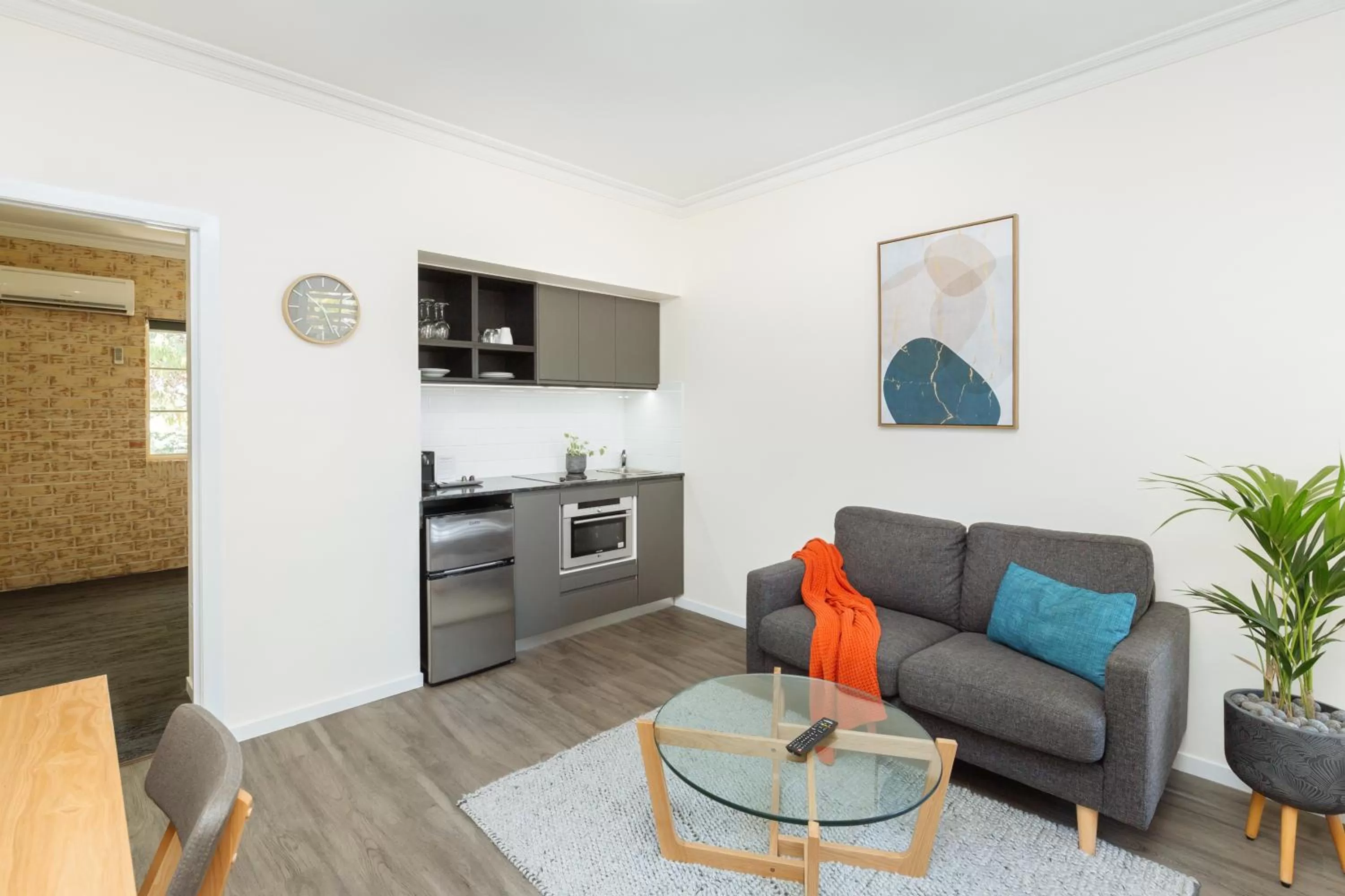 Kitchen or kitchenette in Coopers Colonial Motel