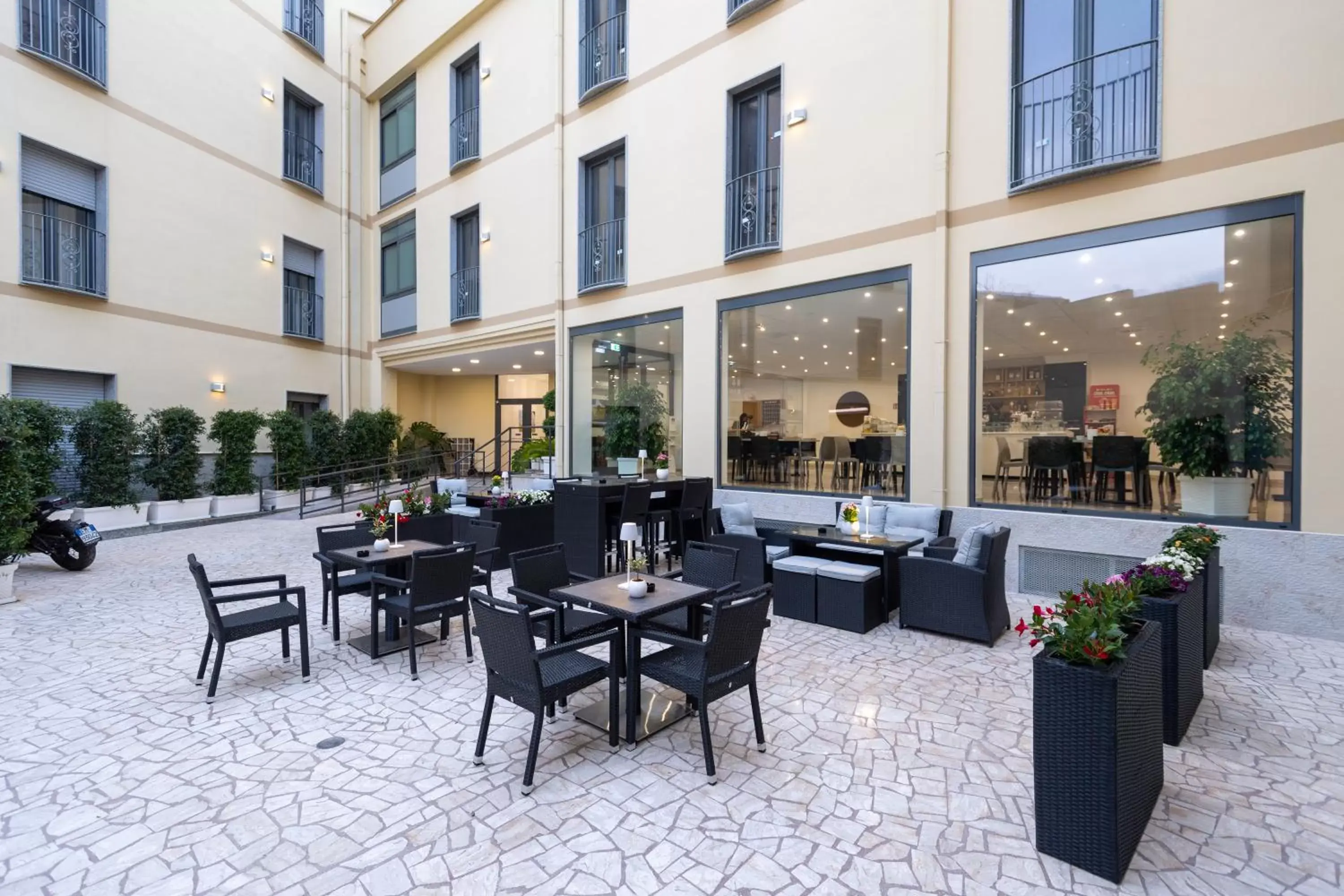 Inner courtyard view, Restaurant/Places to Eat in Hotel Auditorium