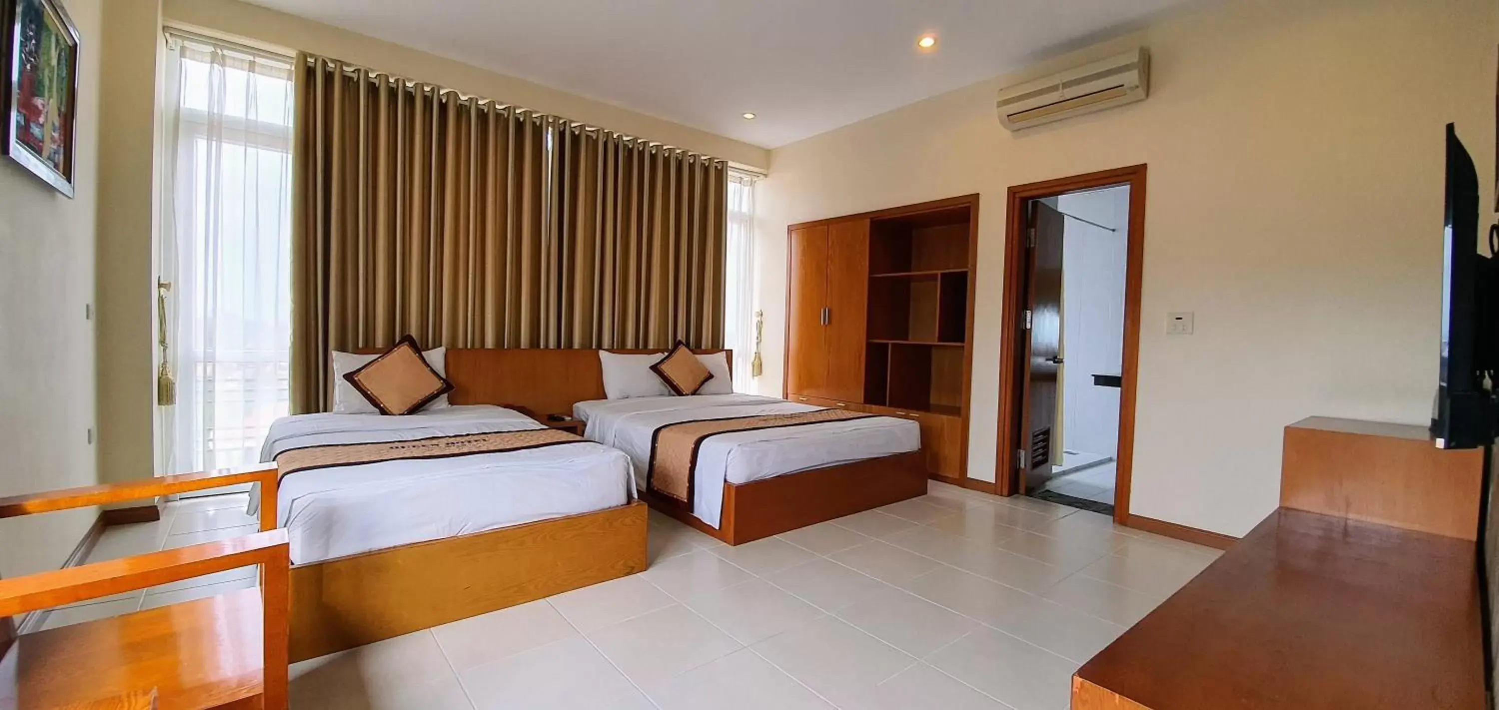 Bed in The Queen Hotel Ninh Binh