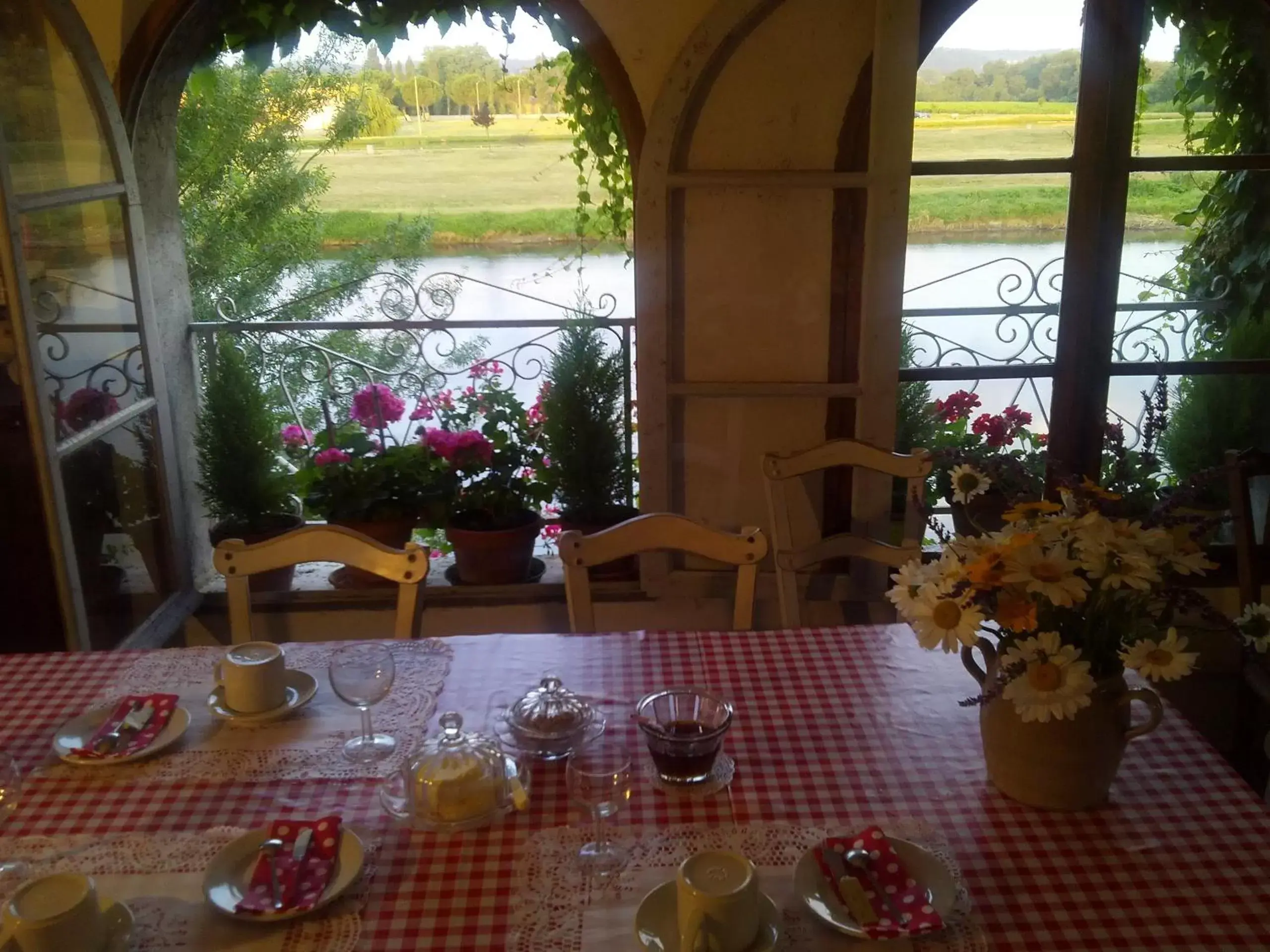 Coffee/tea facilities in Riverside Home Cottage