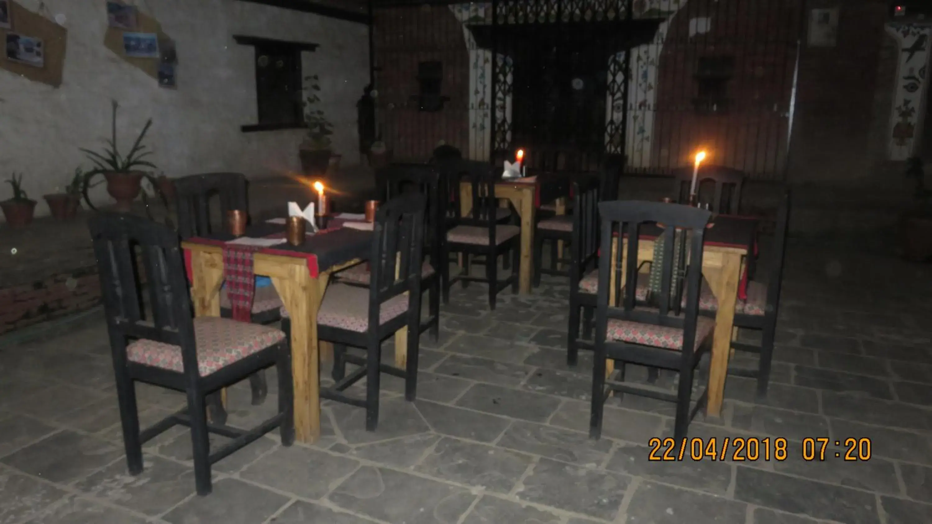 Restaurant/Places to Eat in Hira Guest House