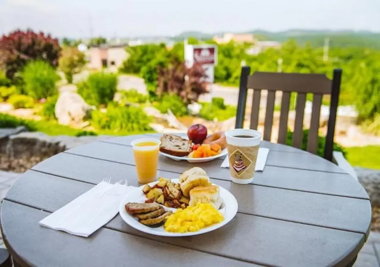 Continental breakfast in Savannah House Hotel