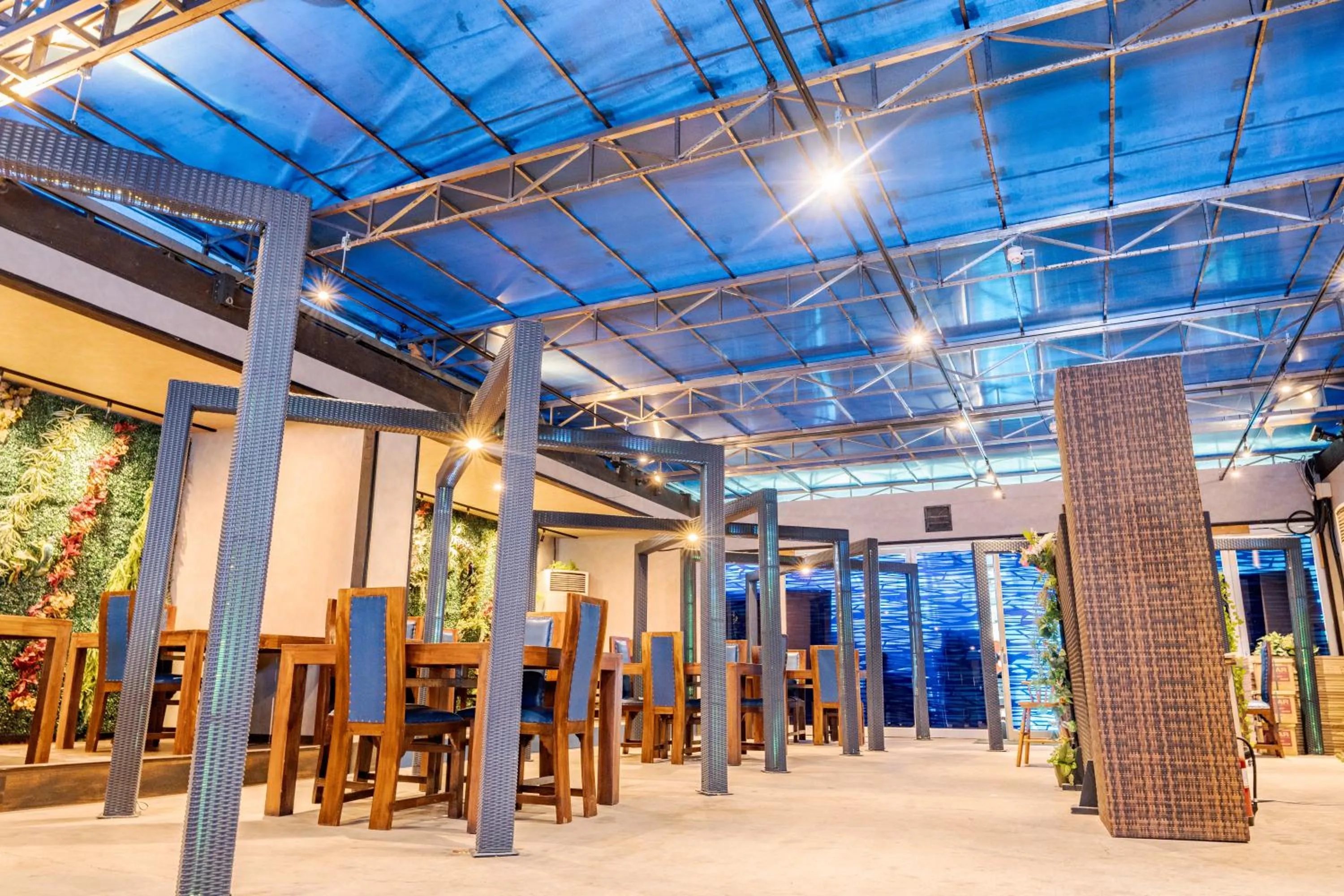 Restaurant/places to eat in XYZ Private Spa and Seaside Resort