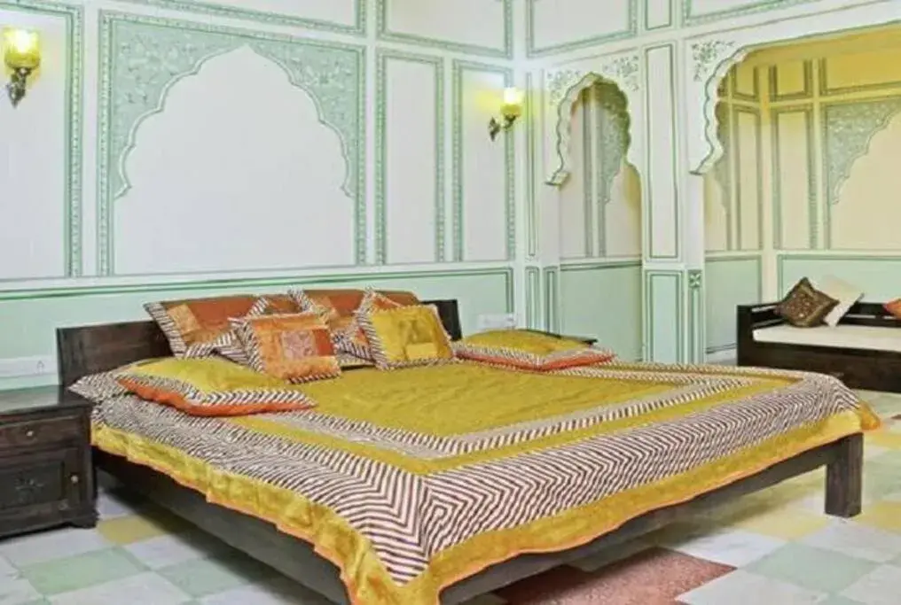 Bed in Rani Mahal Hotel