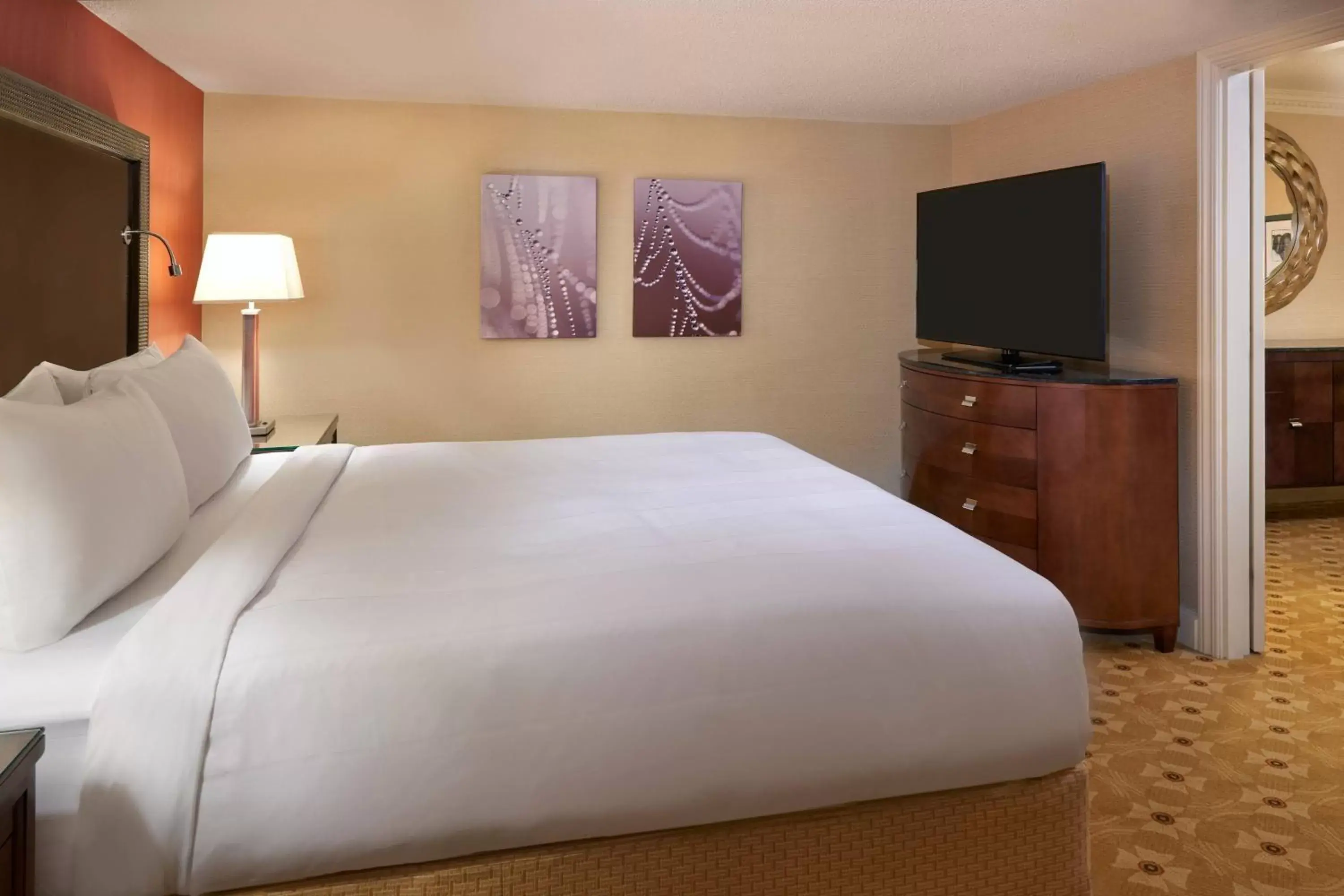 Bedroom, Bed in Toronto Airport Marriott Hotel