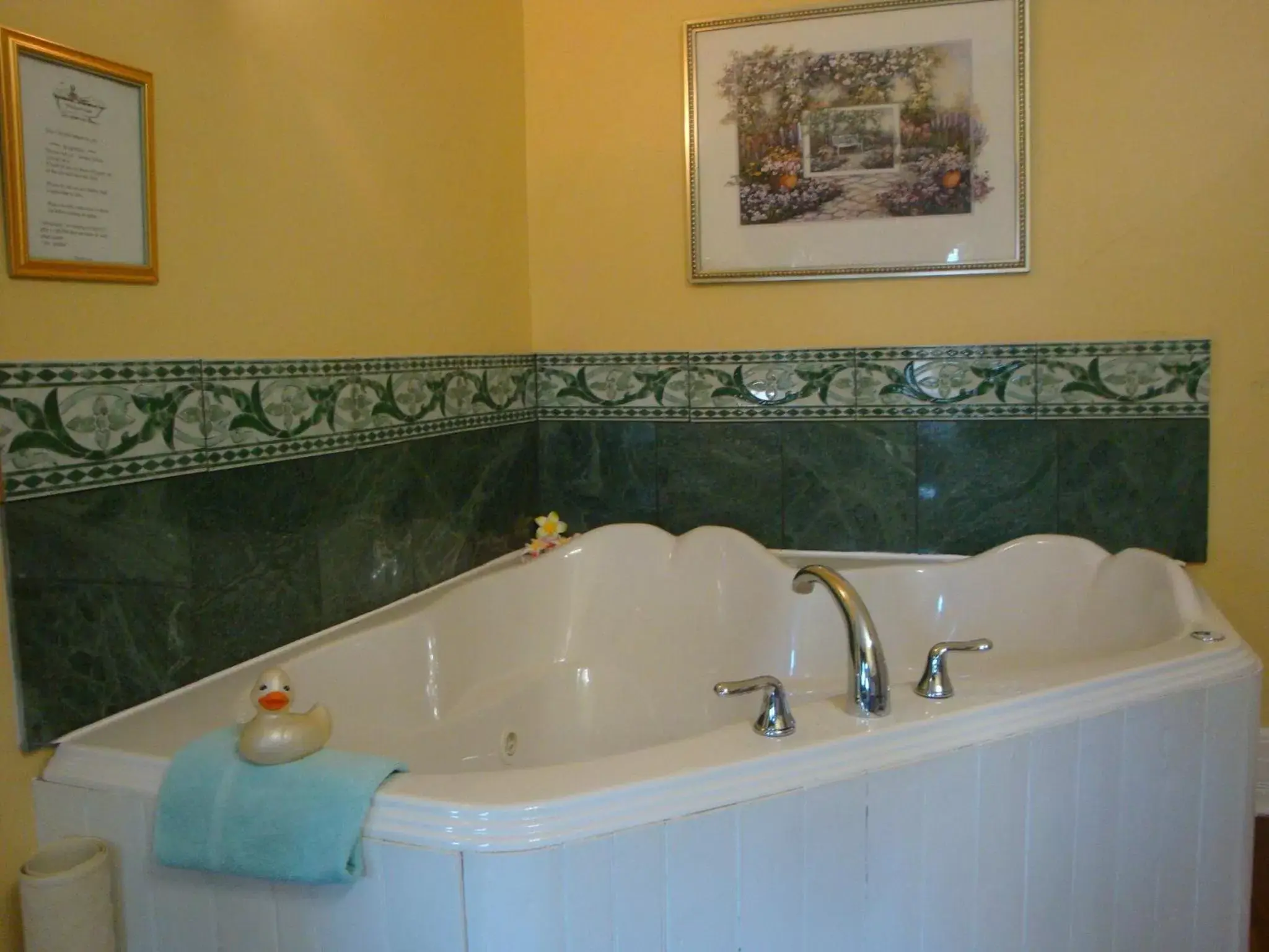 Spa and wellness centre/facilities, Bathroom in A Moment in Time Bed and Breakfast