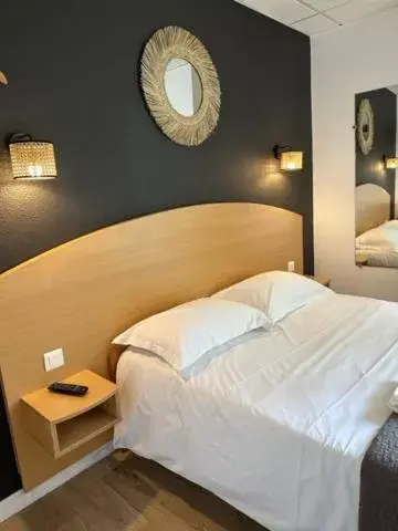 Bedroom, Bed in Hôtel de Lyon