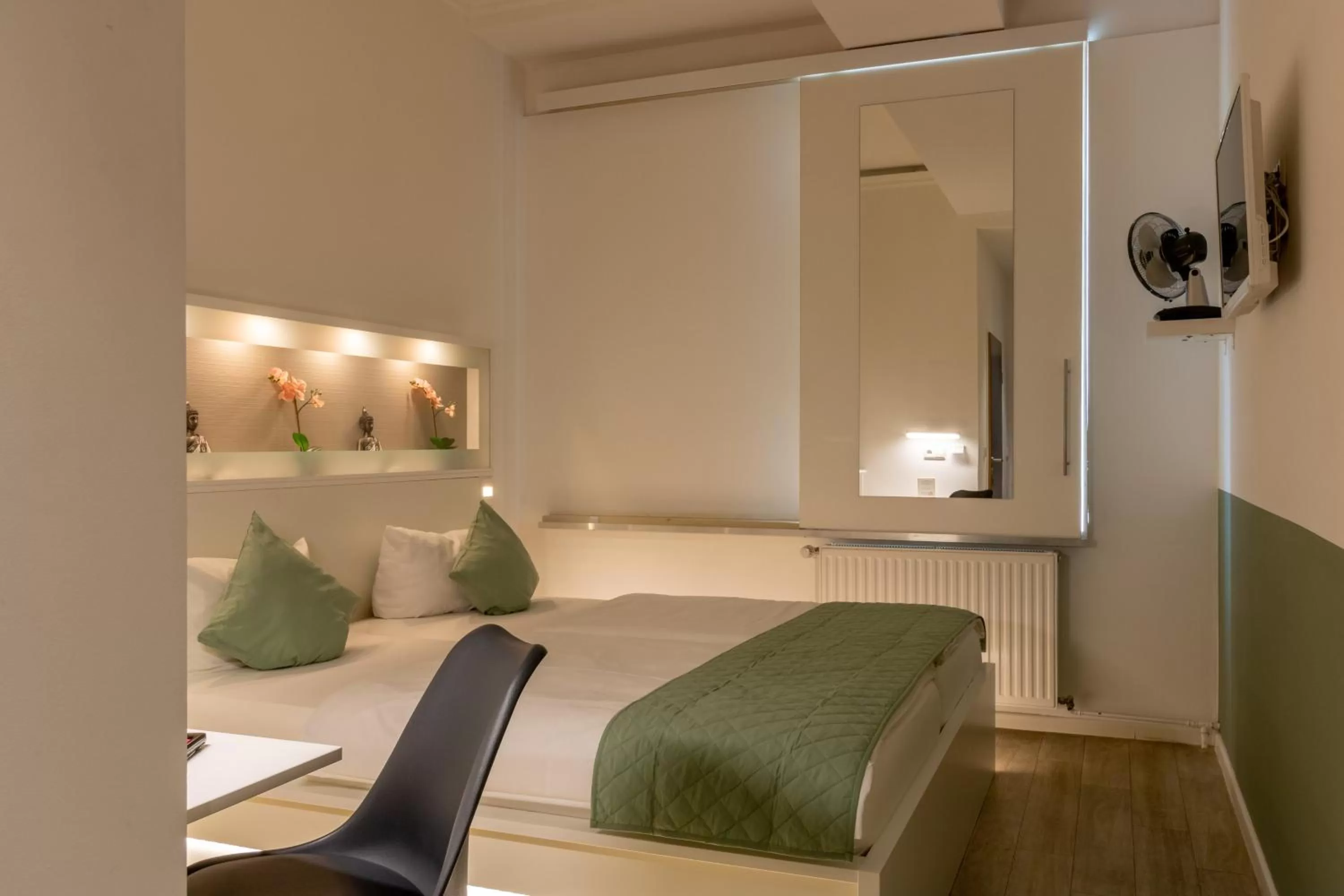 Photo of the whole room, Bed in bedpark Stellingen