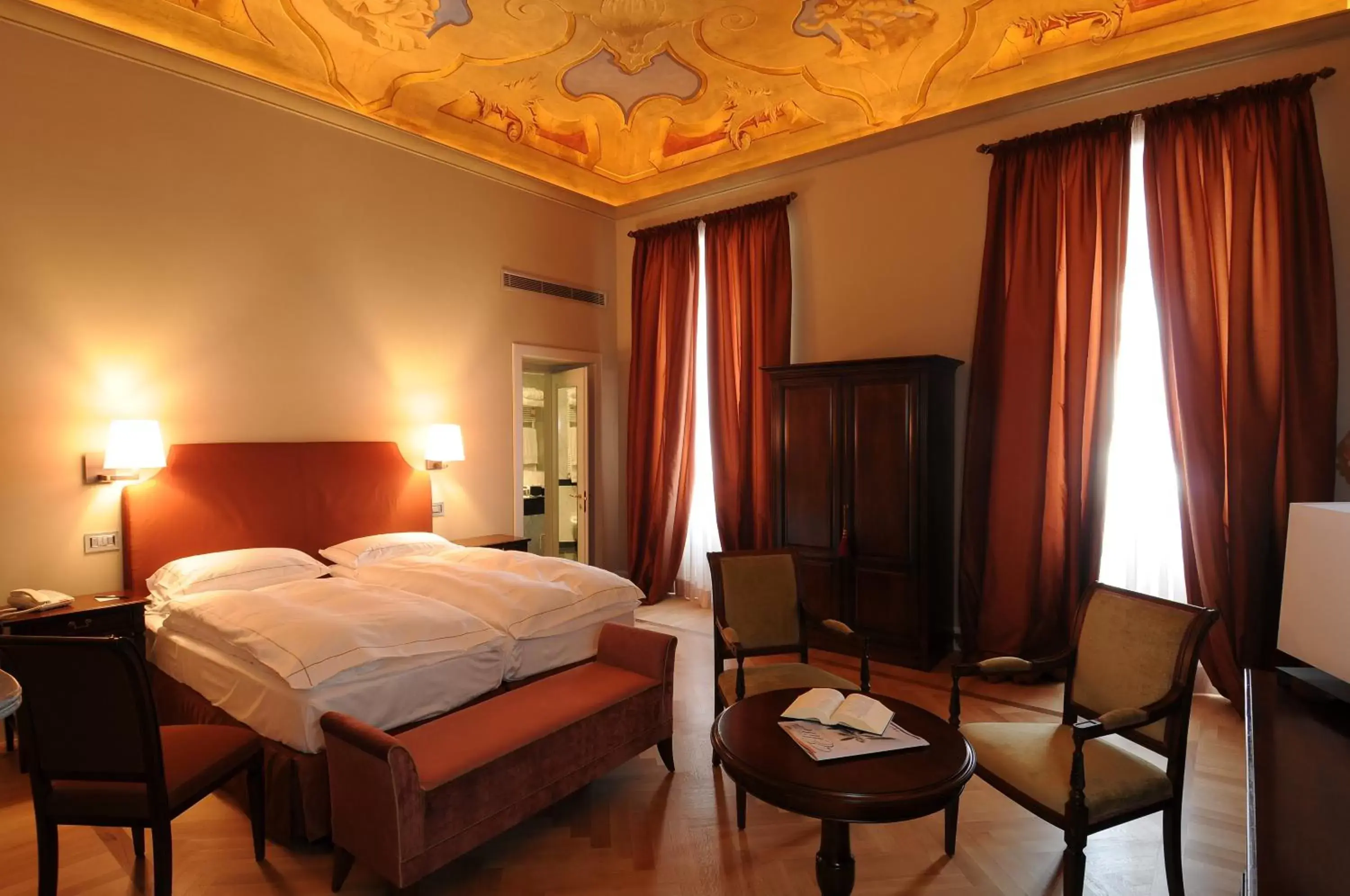 Photo of the whole room, Bed in Grand Hotel Della Posta