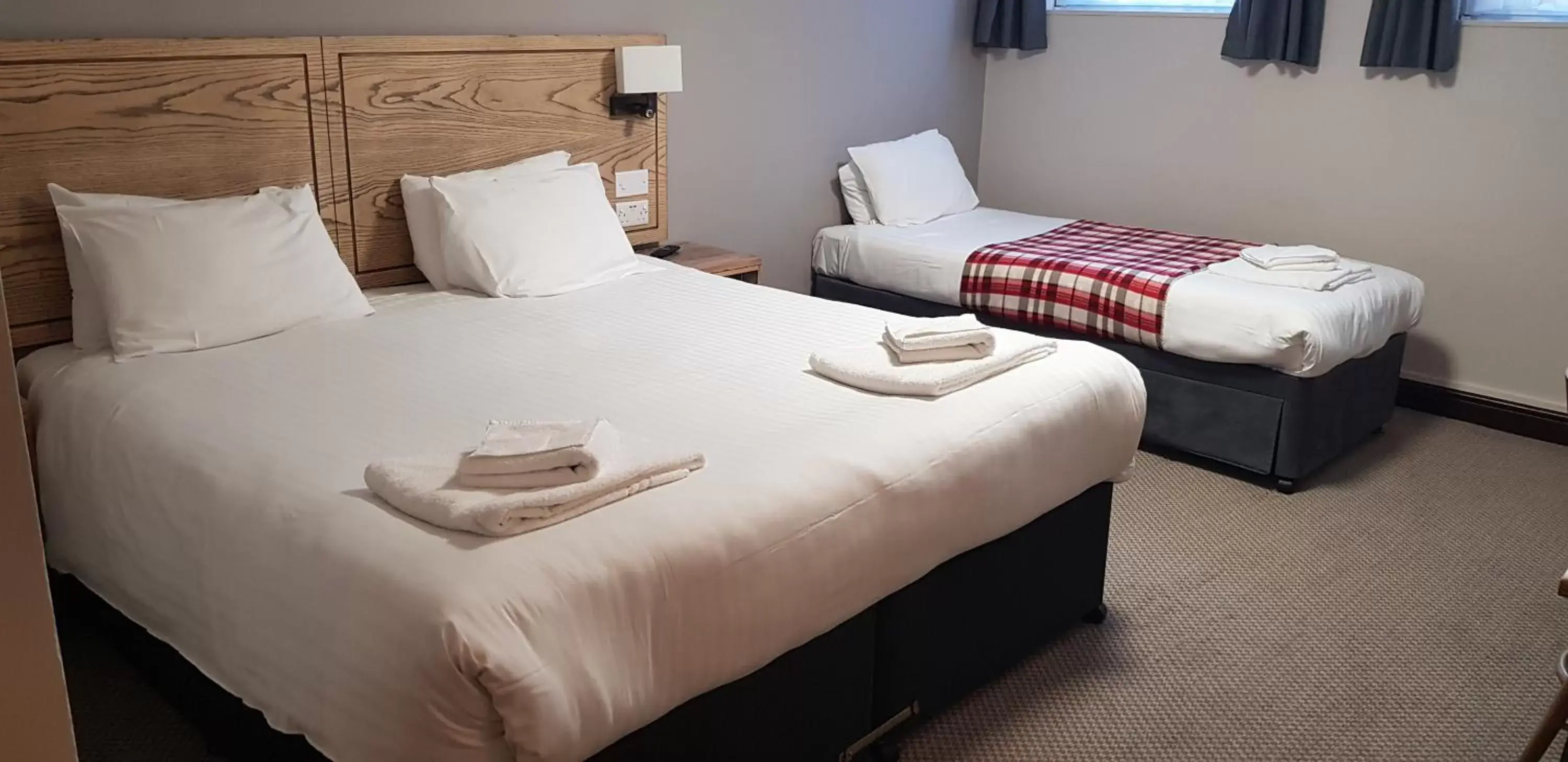 Bedroom, Bed in Waterloo Cross, Devon by Marston's Inns