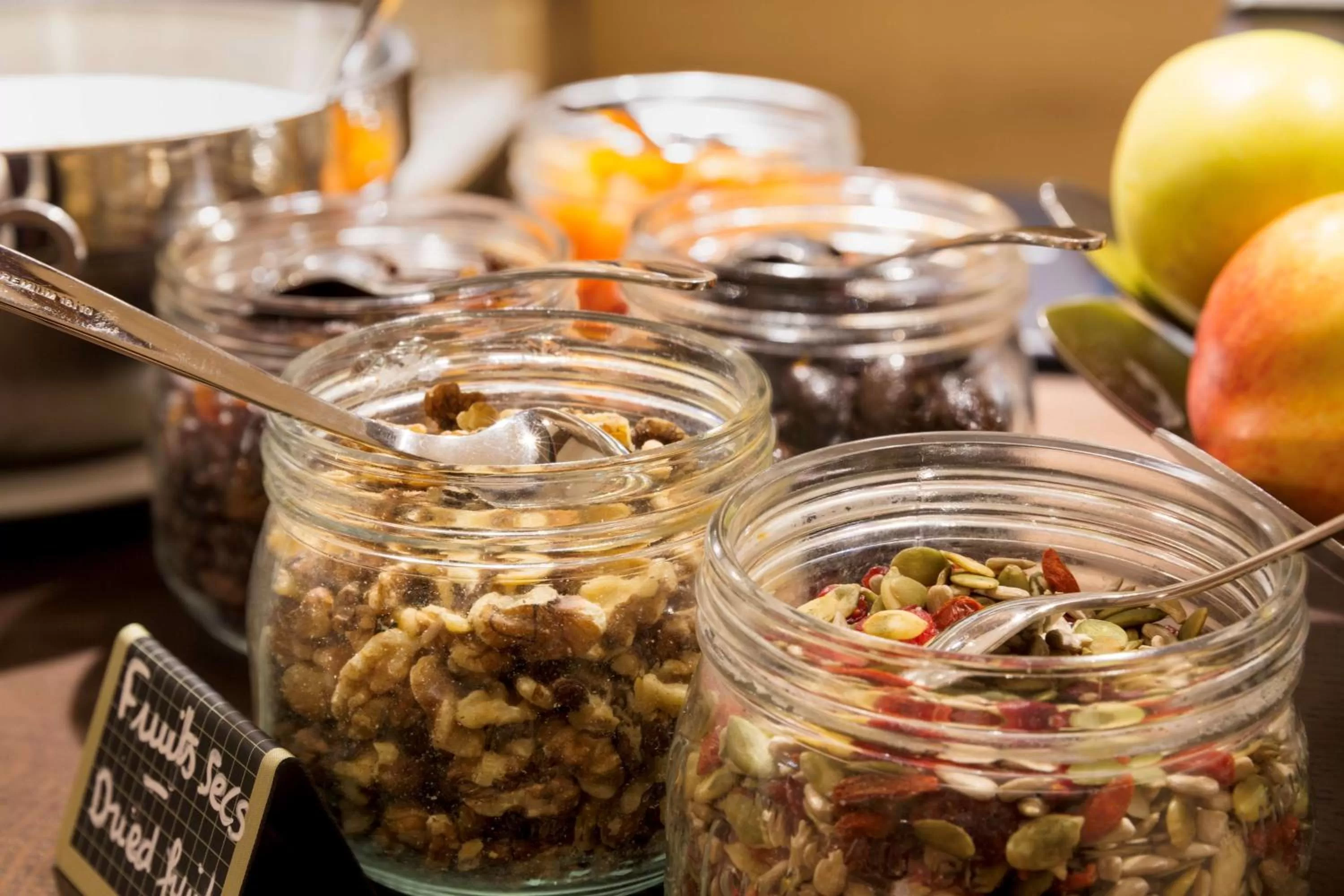 Restaurant/places to eat in Hotel KLE, BW Signature Collection