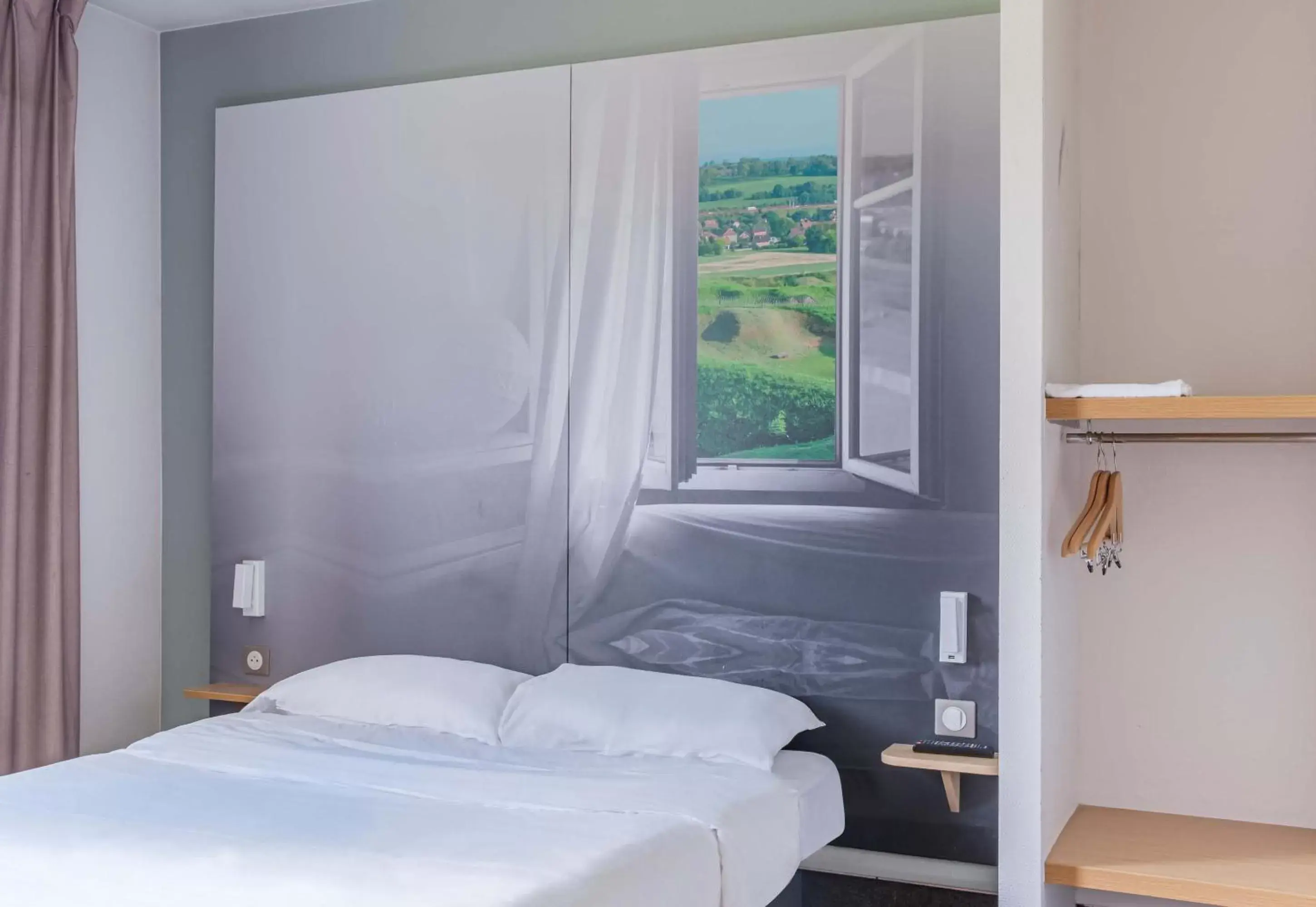 Bedroom, Bed in B&B HOTEL Belfort