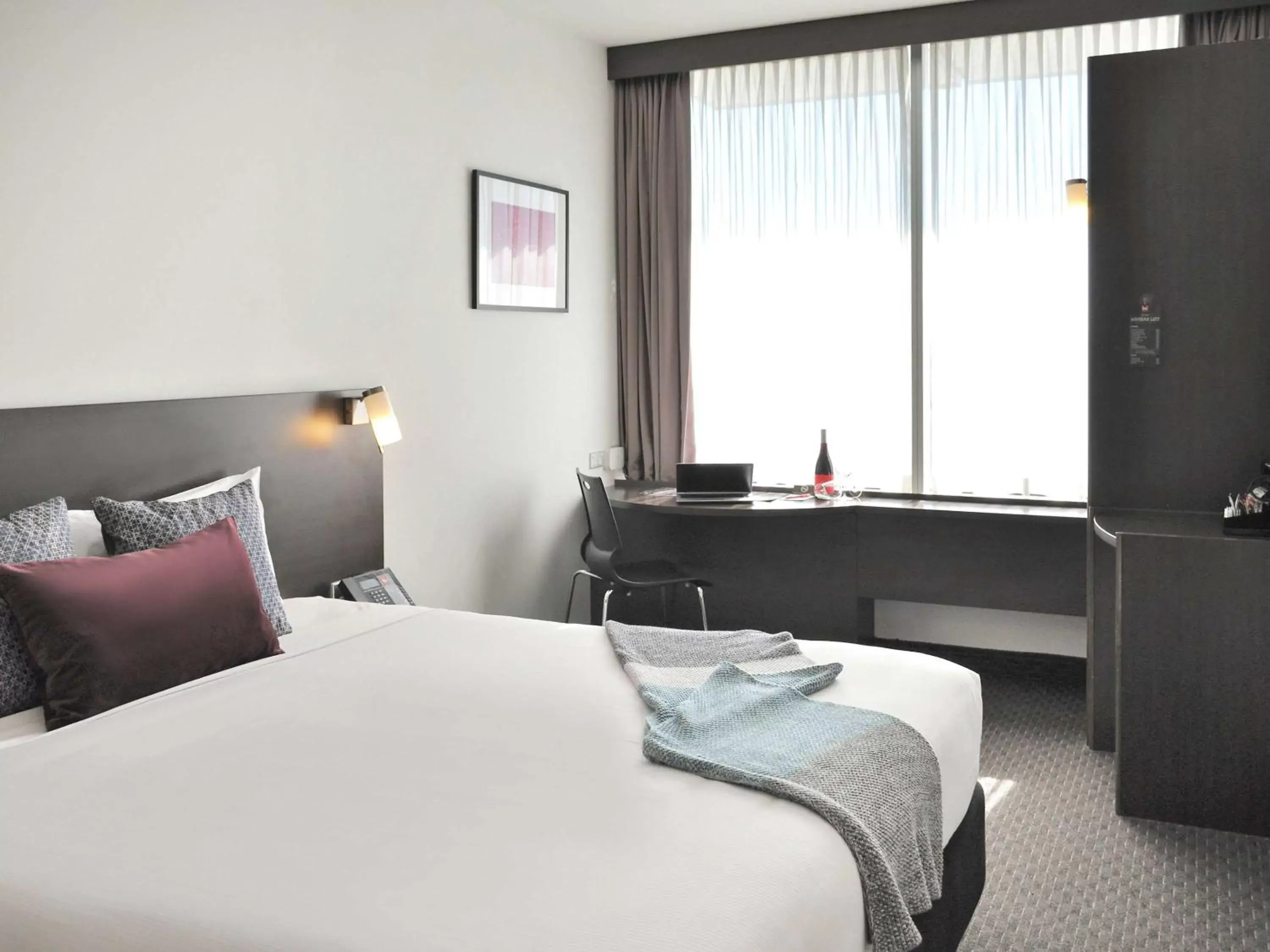 Photo of the whole room, Bed in ibis Melbourne - Glen Waverley