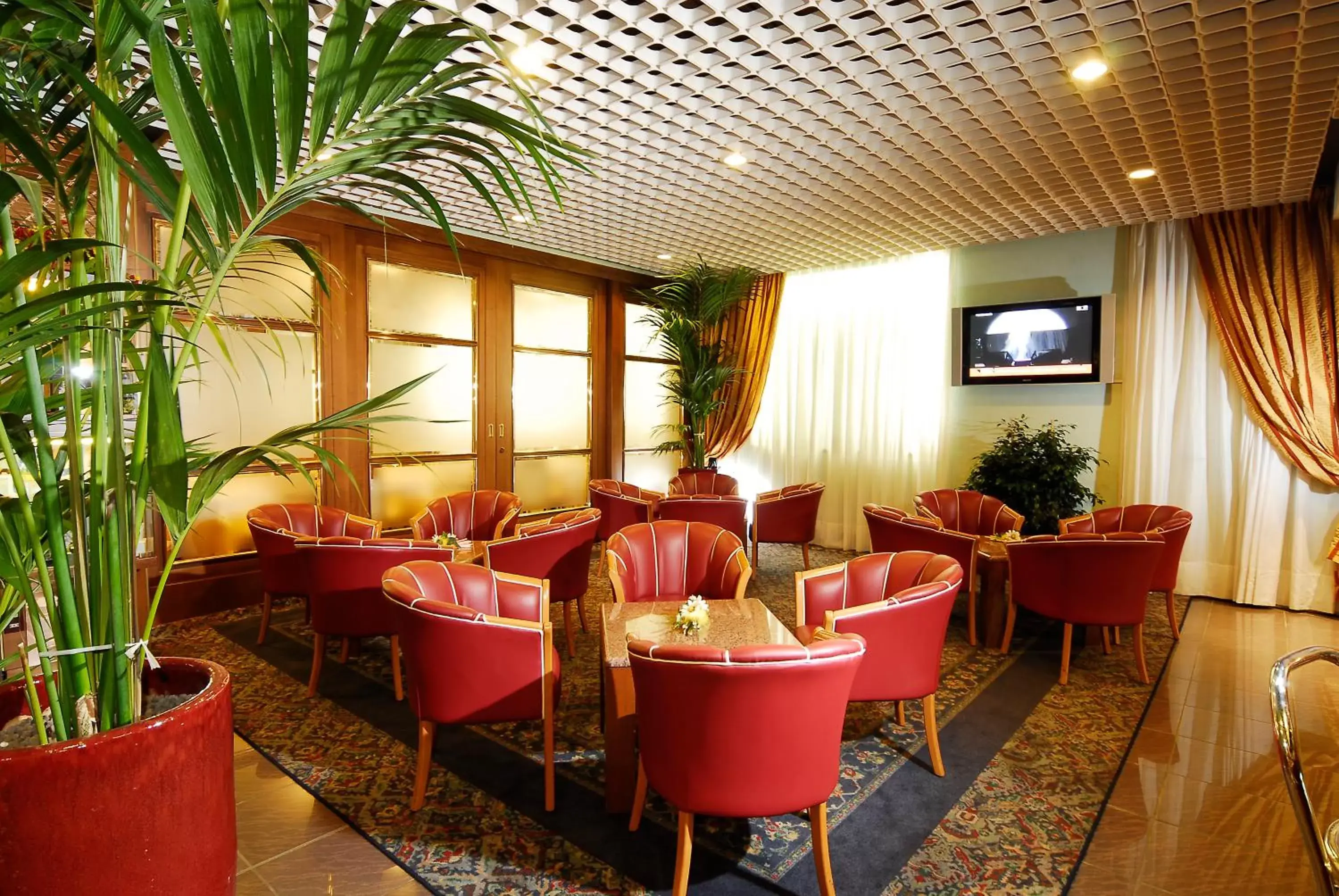 Communal lounge/ TV room, Lounge/Bar in Hotel Maxim