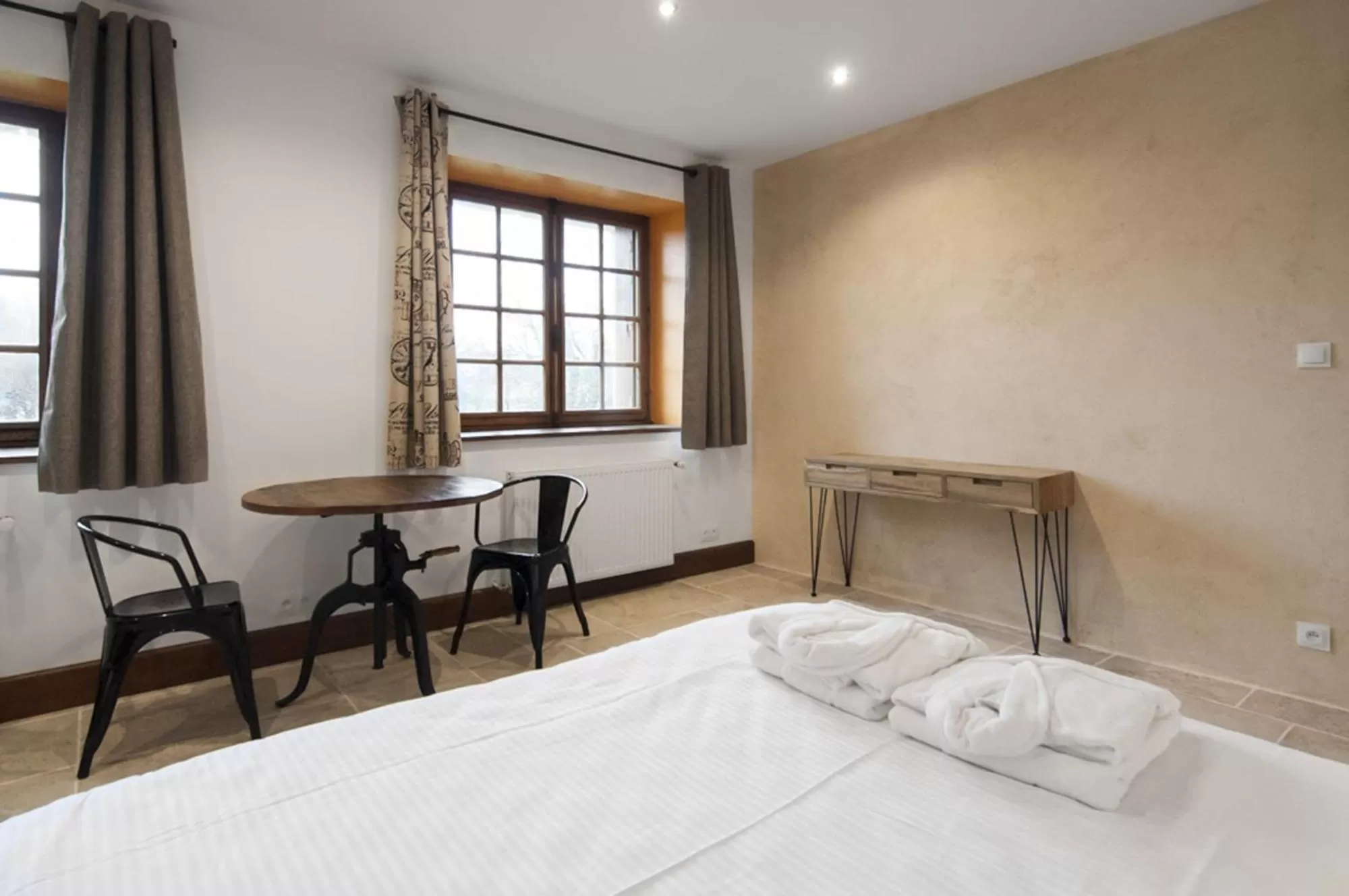 Photo of the whole room, Bed in Jardin des Sens, la Rente d'Eguilly