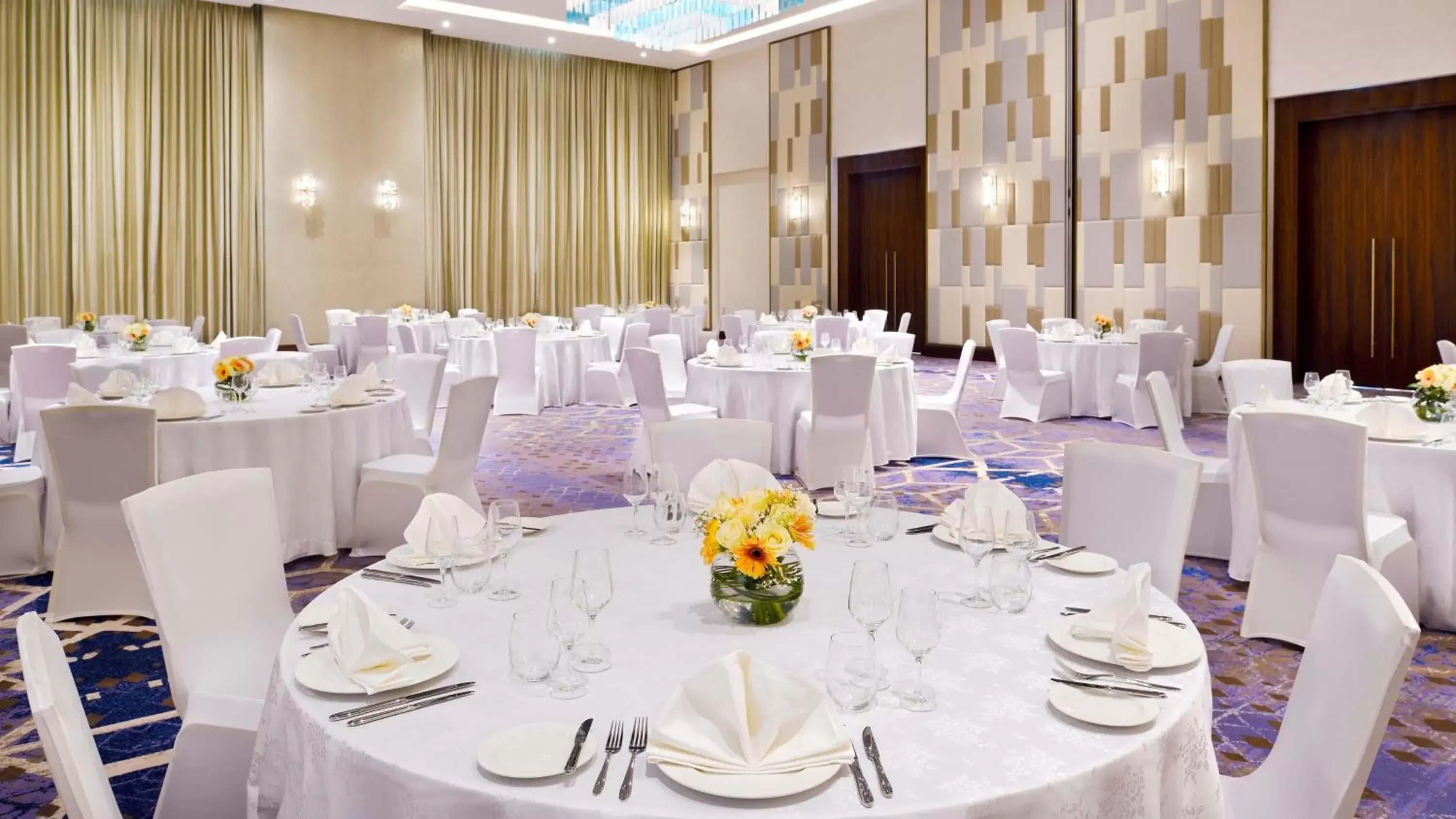 Meeting/conference room, Banquet Facilities in Staybridge Suites Dubai Al-Maktoum Airport, an IHG Hotel