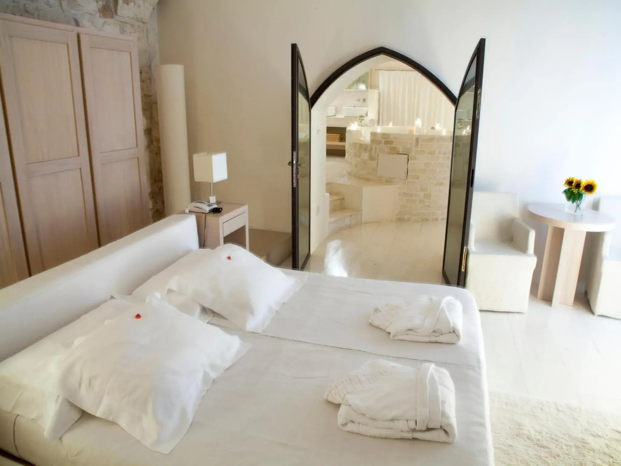 Photo of the whole room, Bed in La Sommita Relais & Chateaux