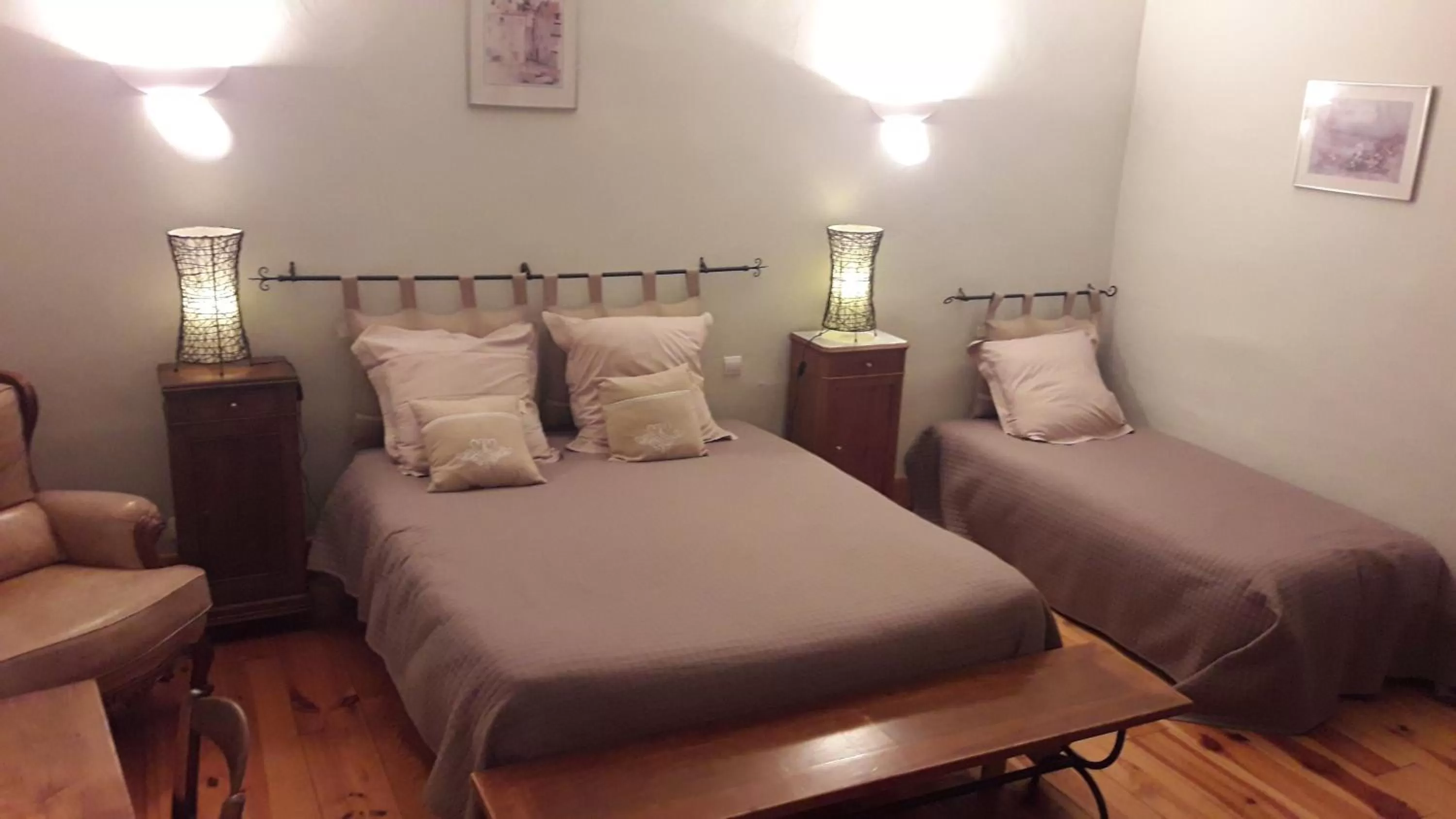 Photo of the whole room, Bed in Chambres d'hôtes Belle Occitane