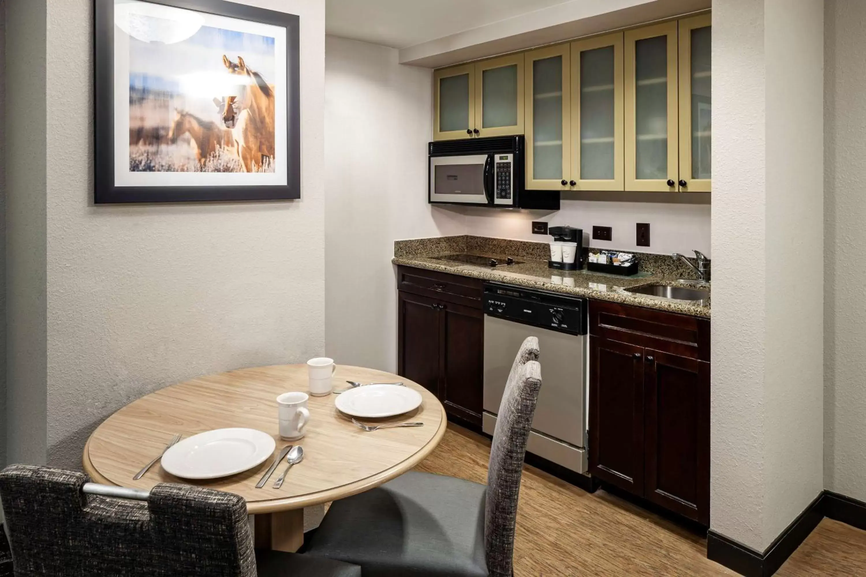 Kitchen or kitchenette, Kitchen/Kitchenette in Homewood Suites by Hilton Austin/Round Rock