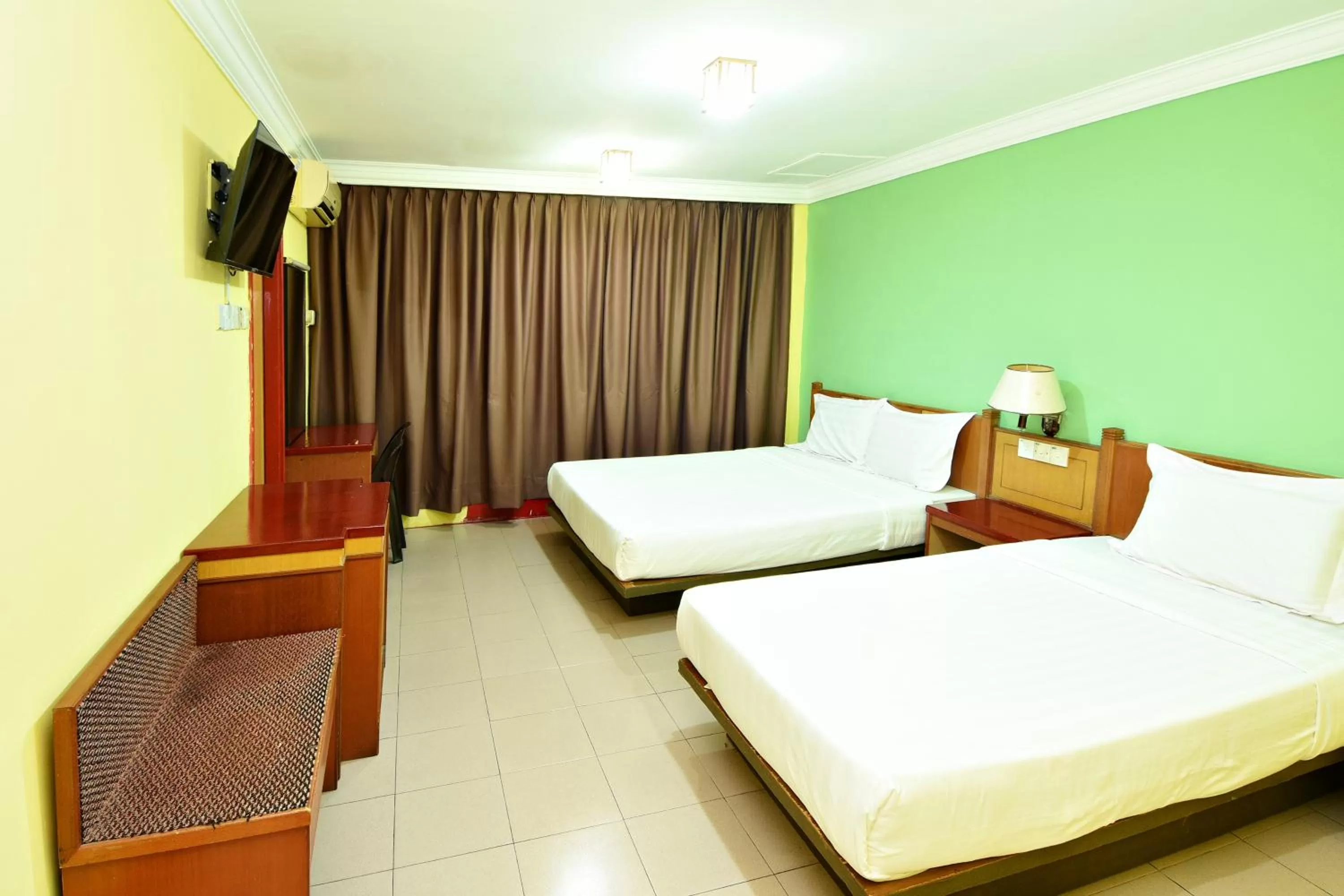 Bed in Mandarin Inn by Glex