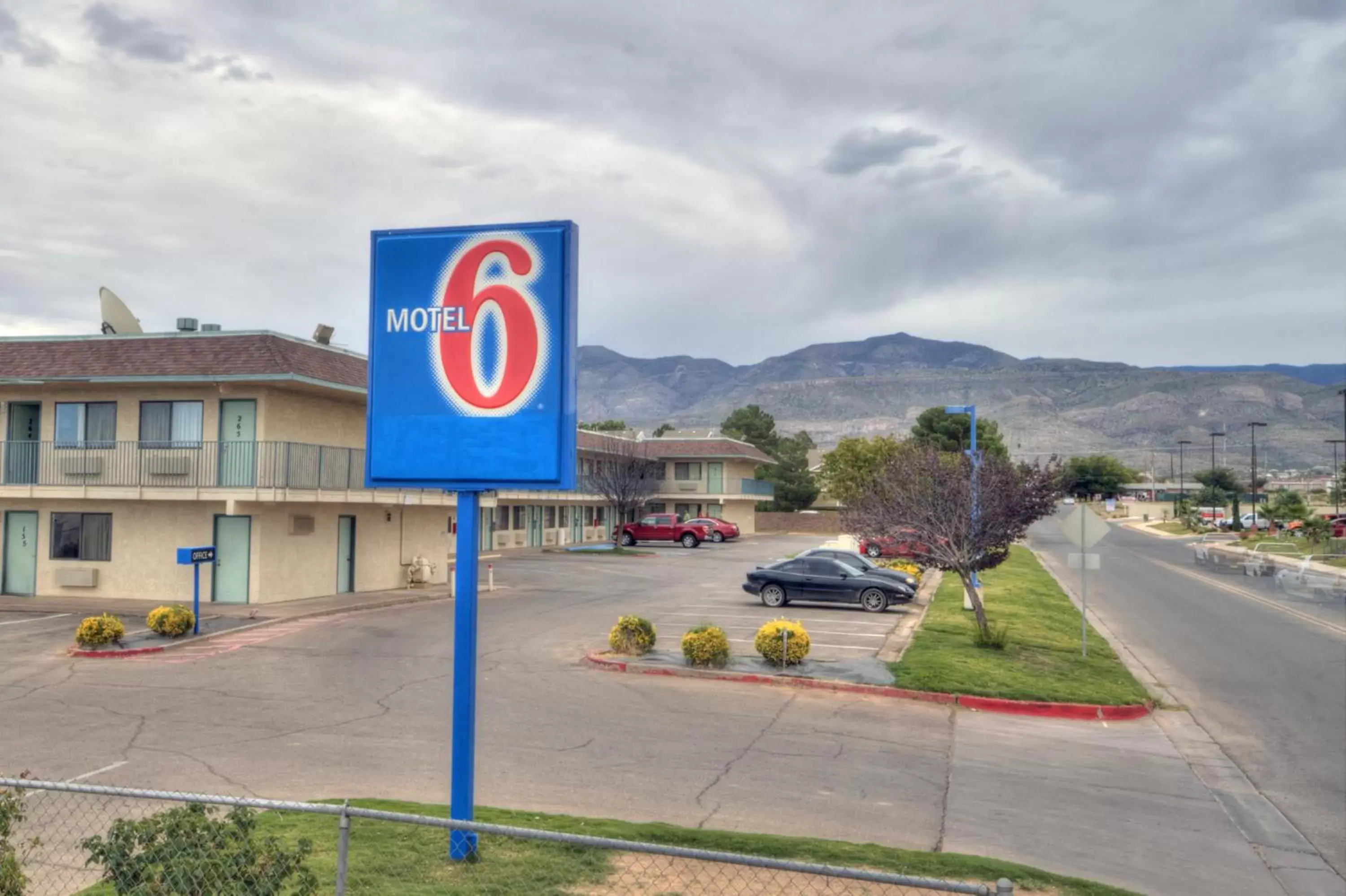 Facade/entrance in Motel 6-Alamogordo, NM