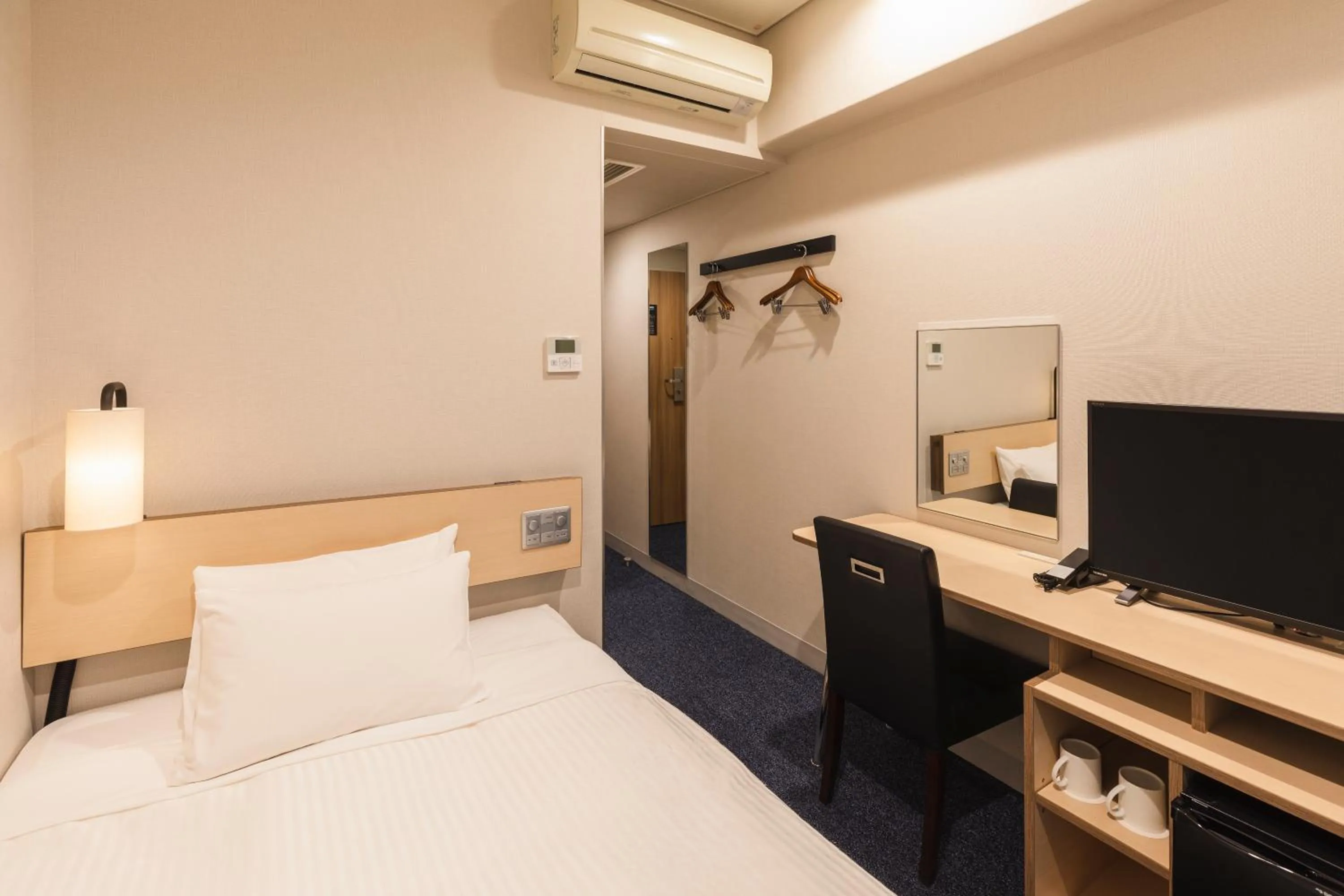 Photo of the whole room, Bed in Sotetsu Fresa Inn Tokyo-Toyocho