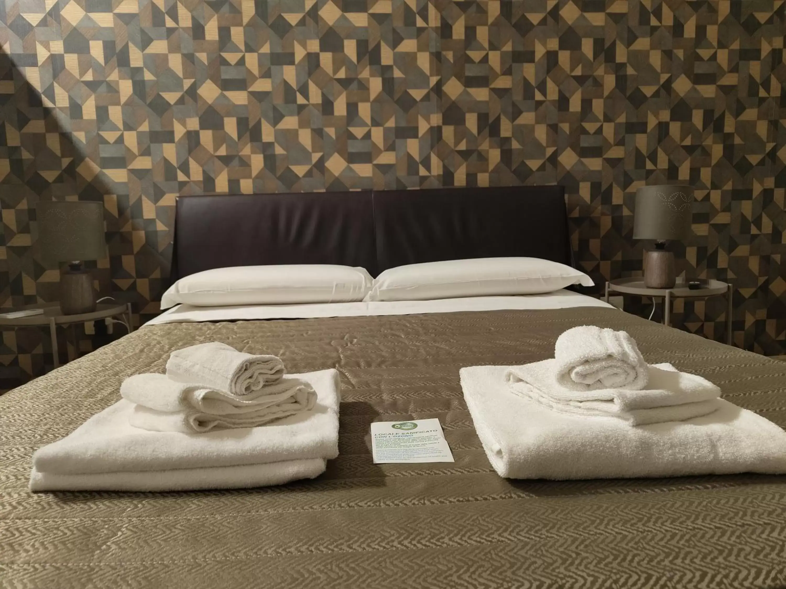 Shower, Bed in Hotel Trieste