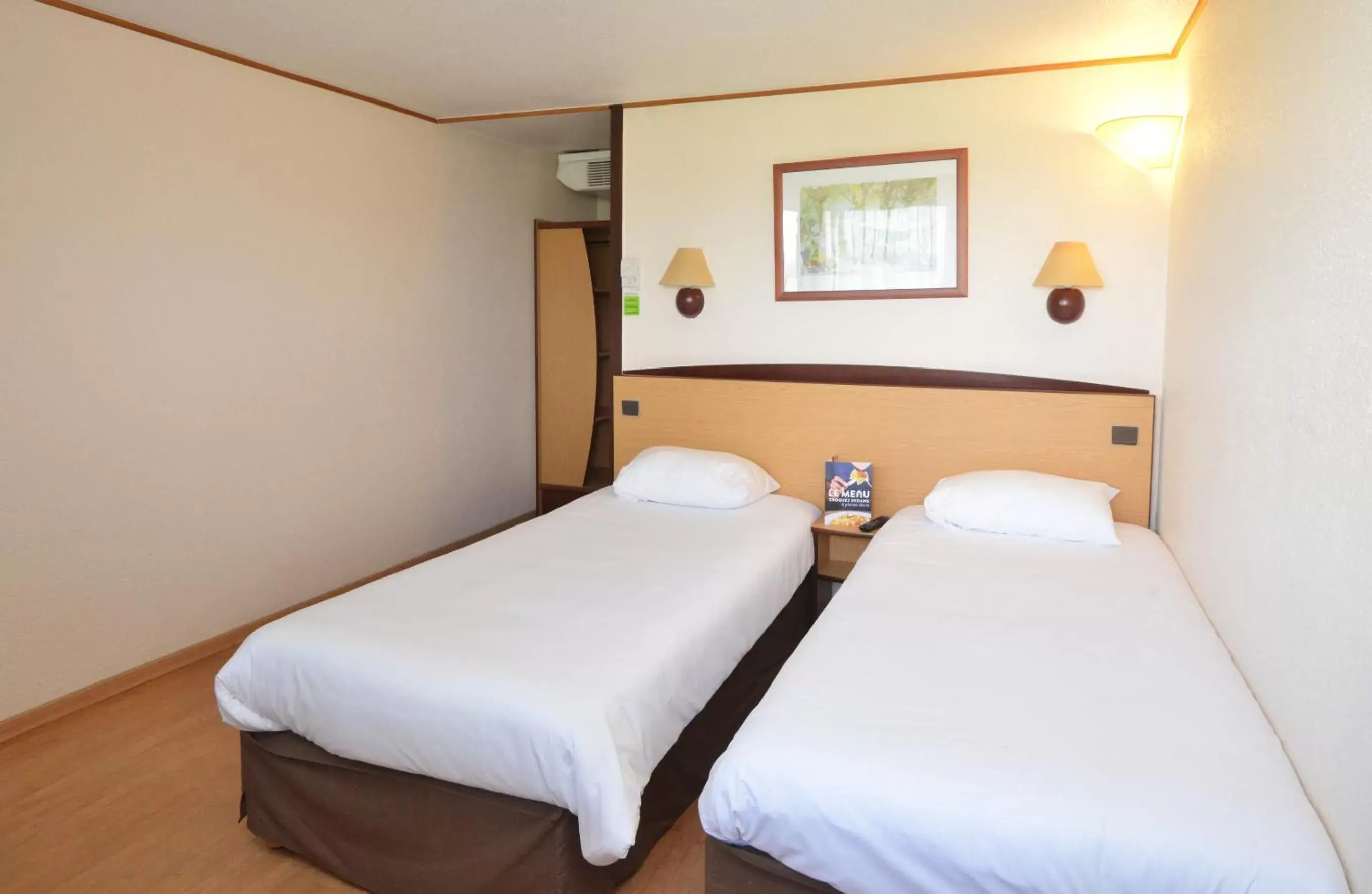 Bed, Room Photo in Campanile Brive-La-Gaillarde Ouest