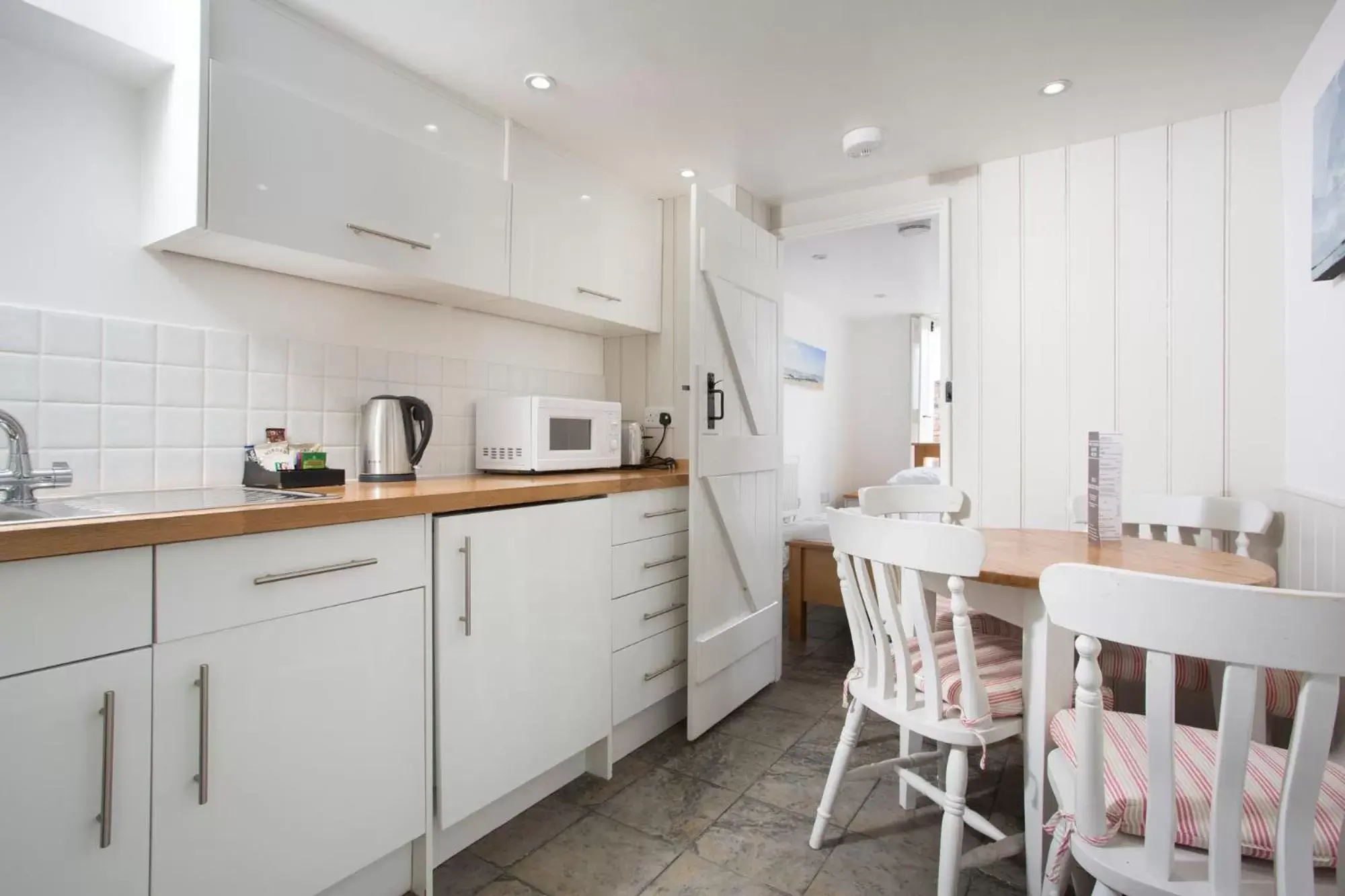 Kitchen/Kitchenette in Whitstable Fisherman's Huts