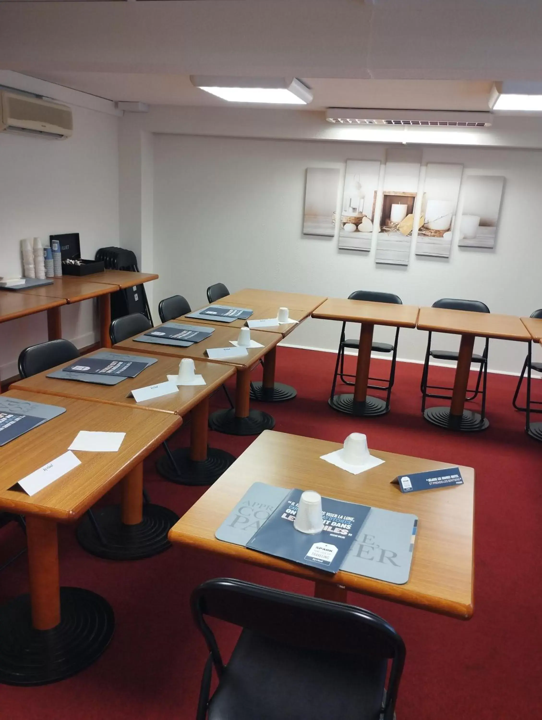 Meeting/conference room in Kyriad Montargis Amilly