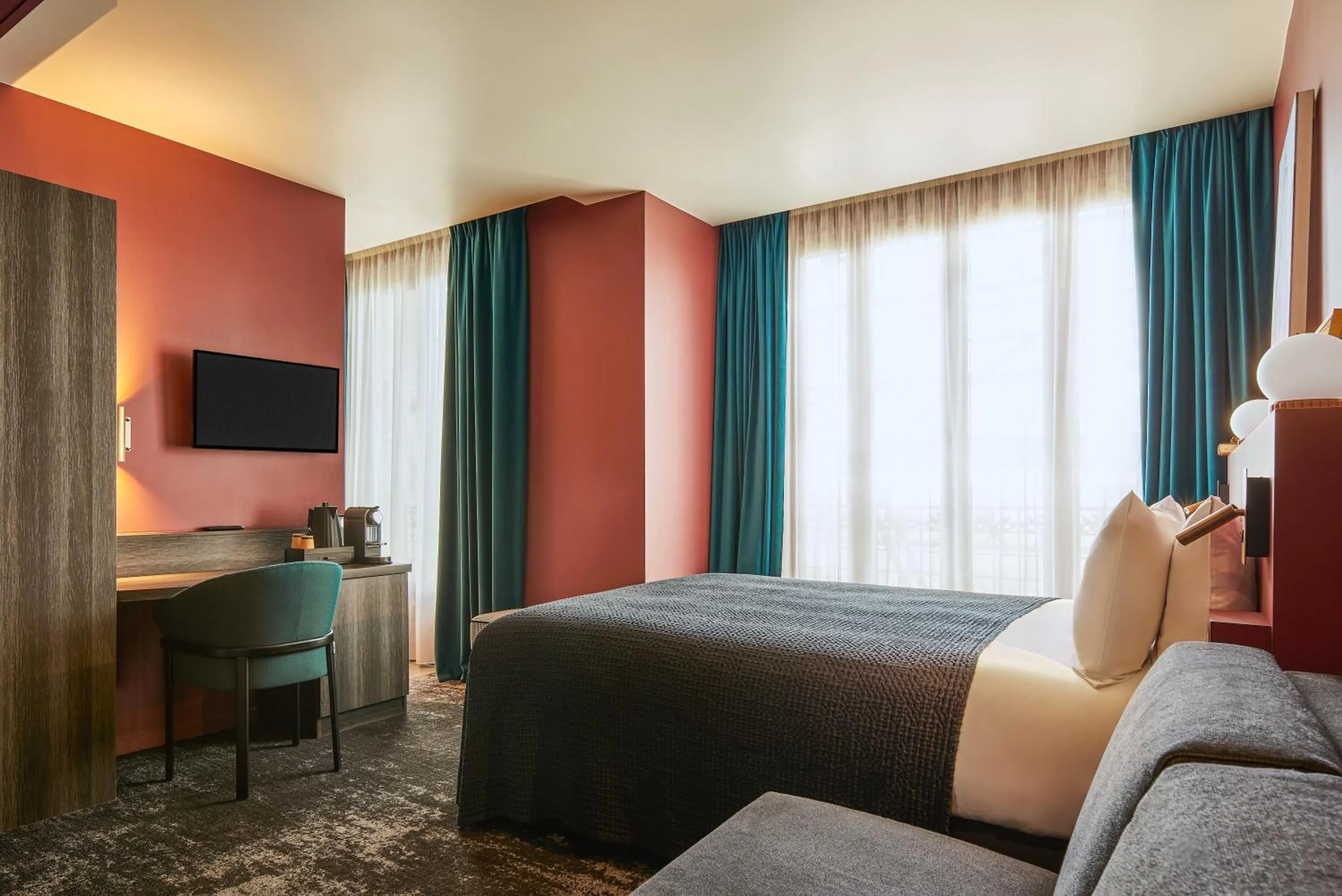 Bed in Mercure Paris Tour Eiffel Pont Mirabeau