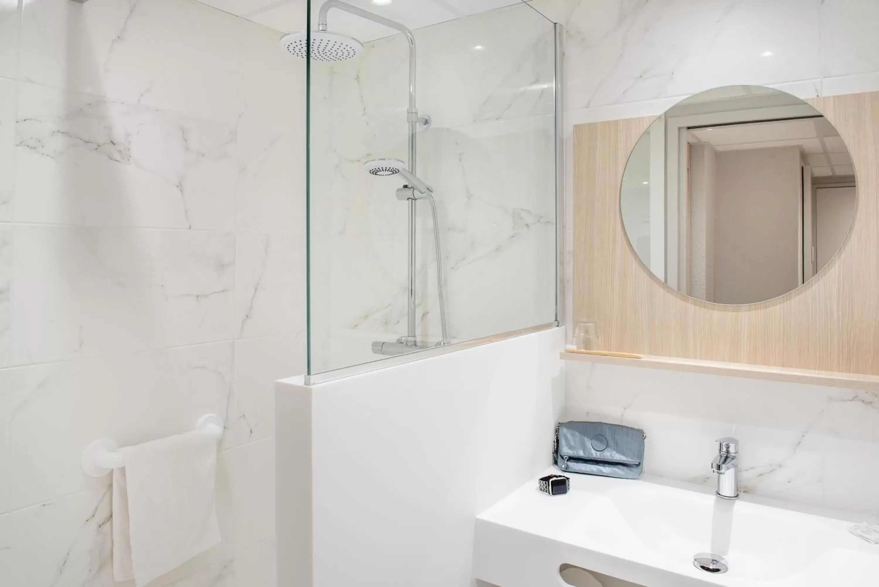 Shower, Bathroom in Hôtel Saint Sauveur