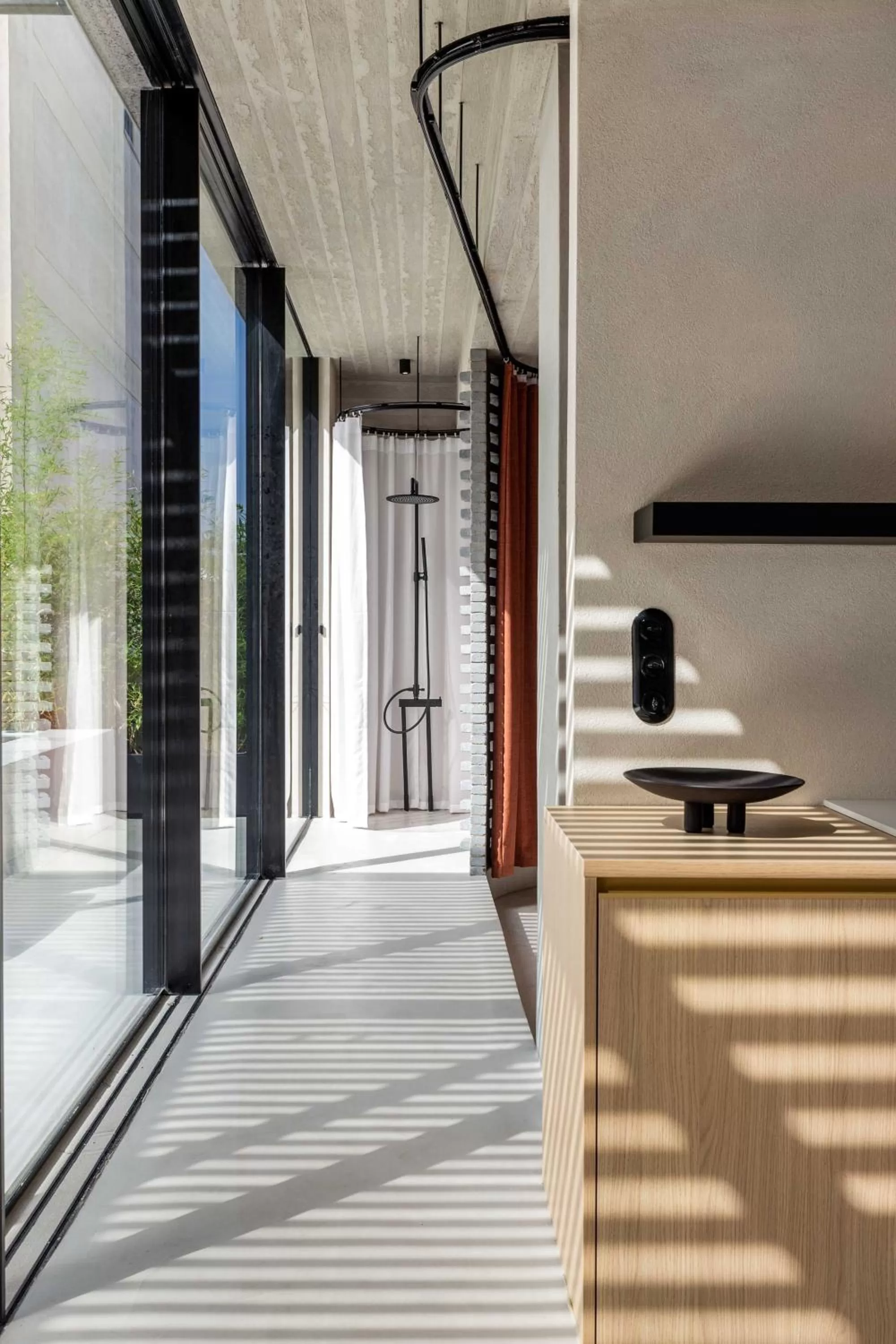 Shower in The Newel Psychiko