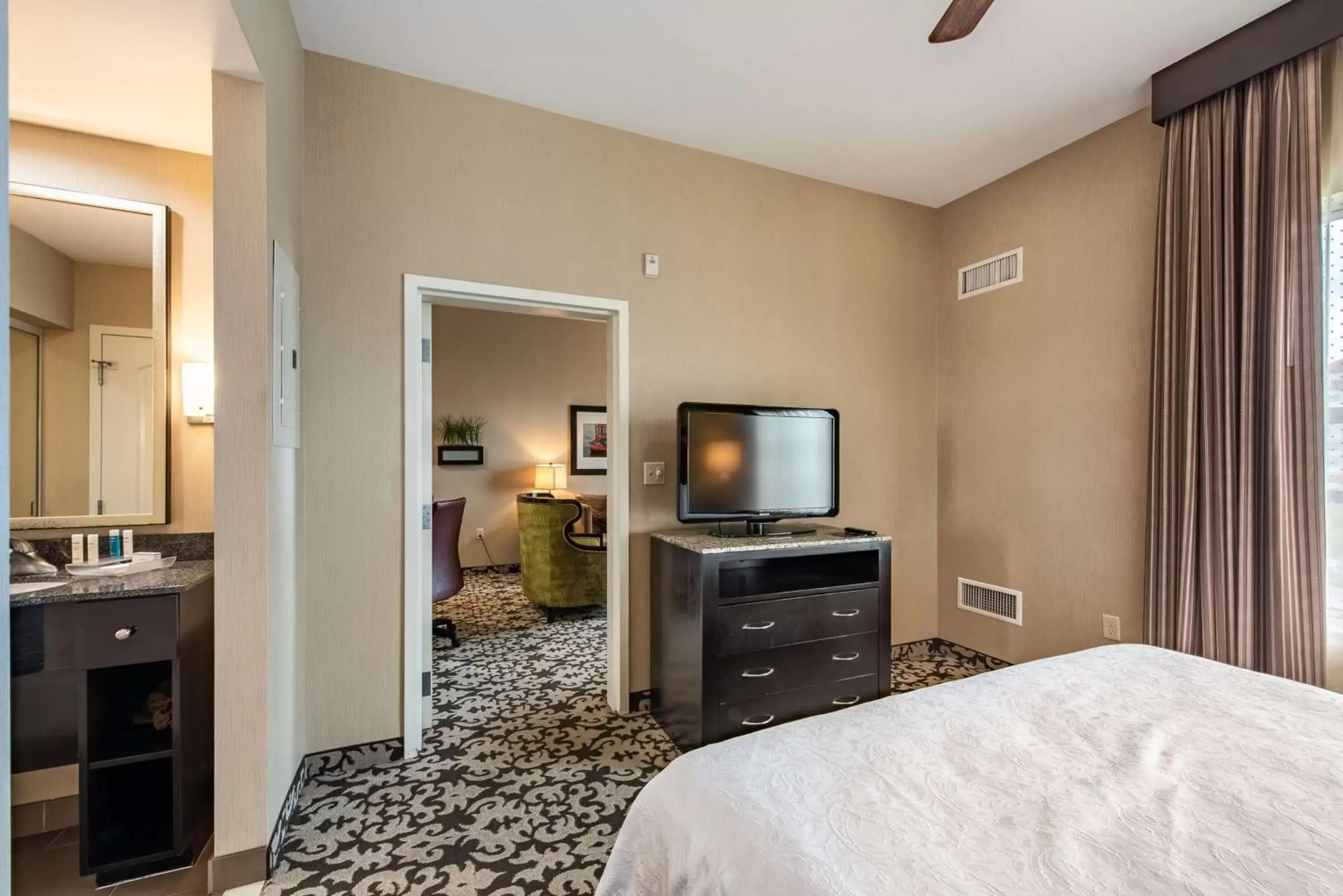 Bed, TV/Entertainment Center in Homewood Suites by Hilton Oxnard/Camarillo
