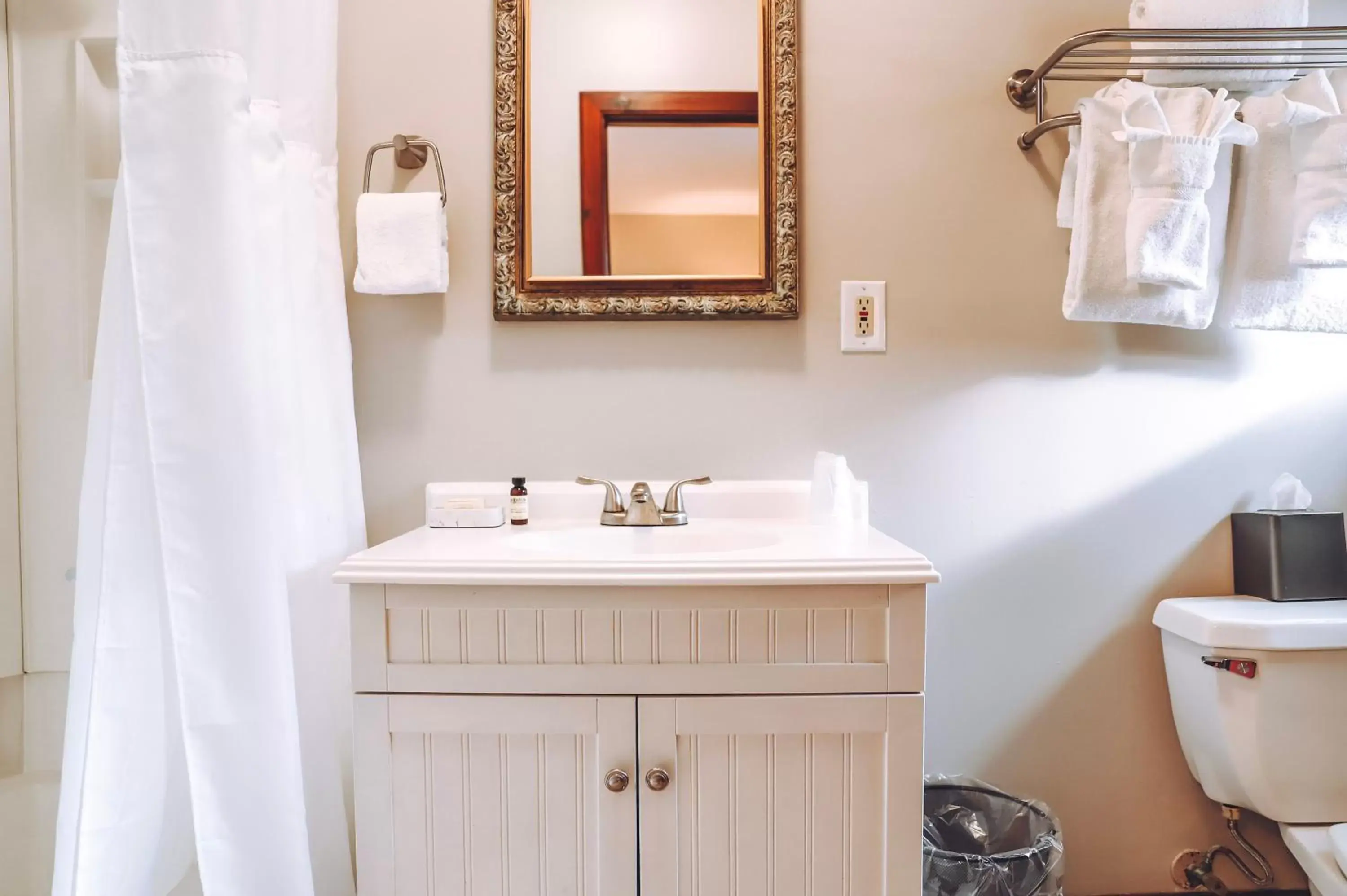 Bathroom in Tom Quick Inn