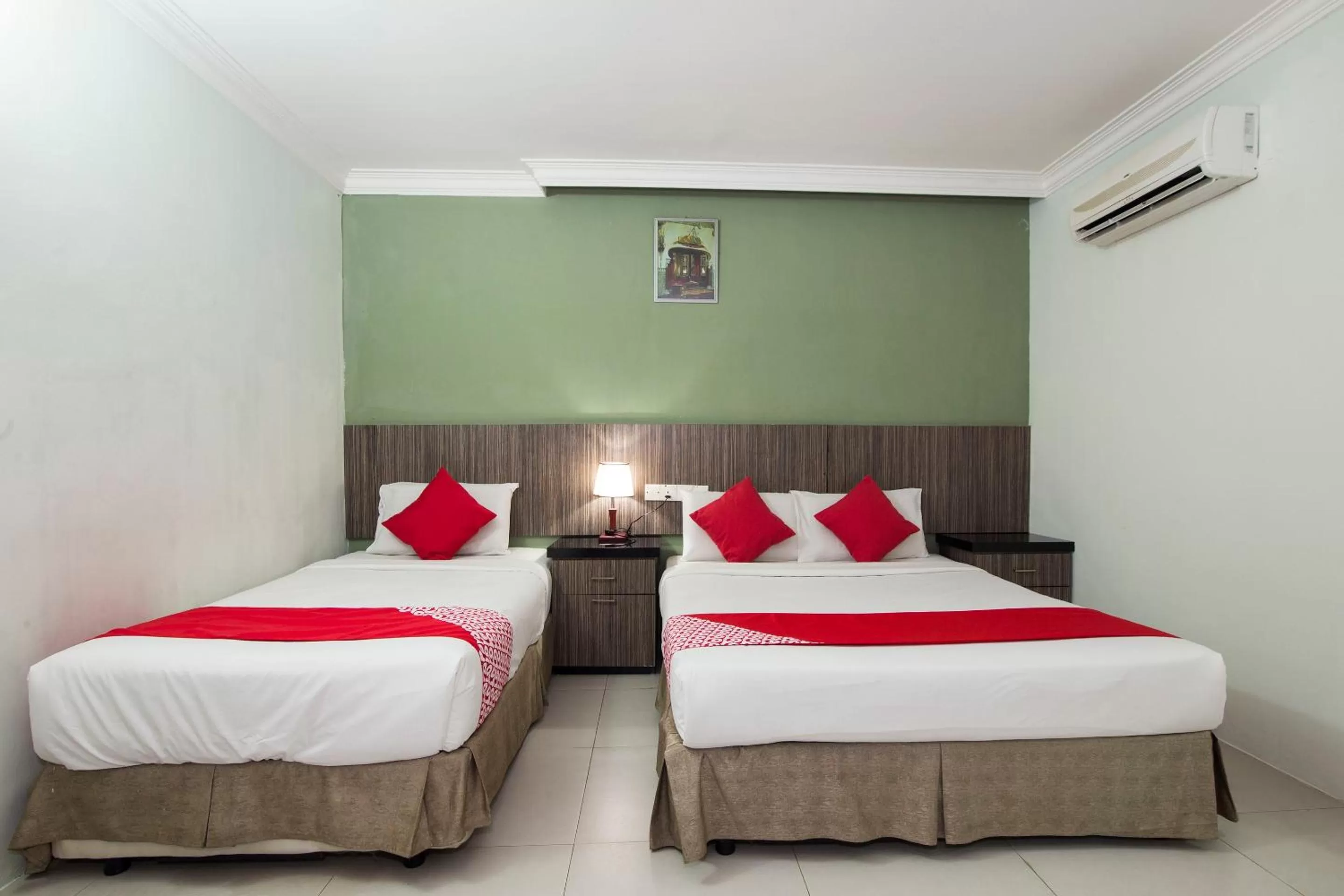 Bedroom, Bed in Crystal City Hotel