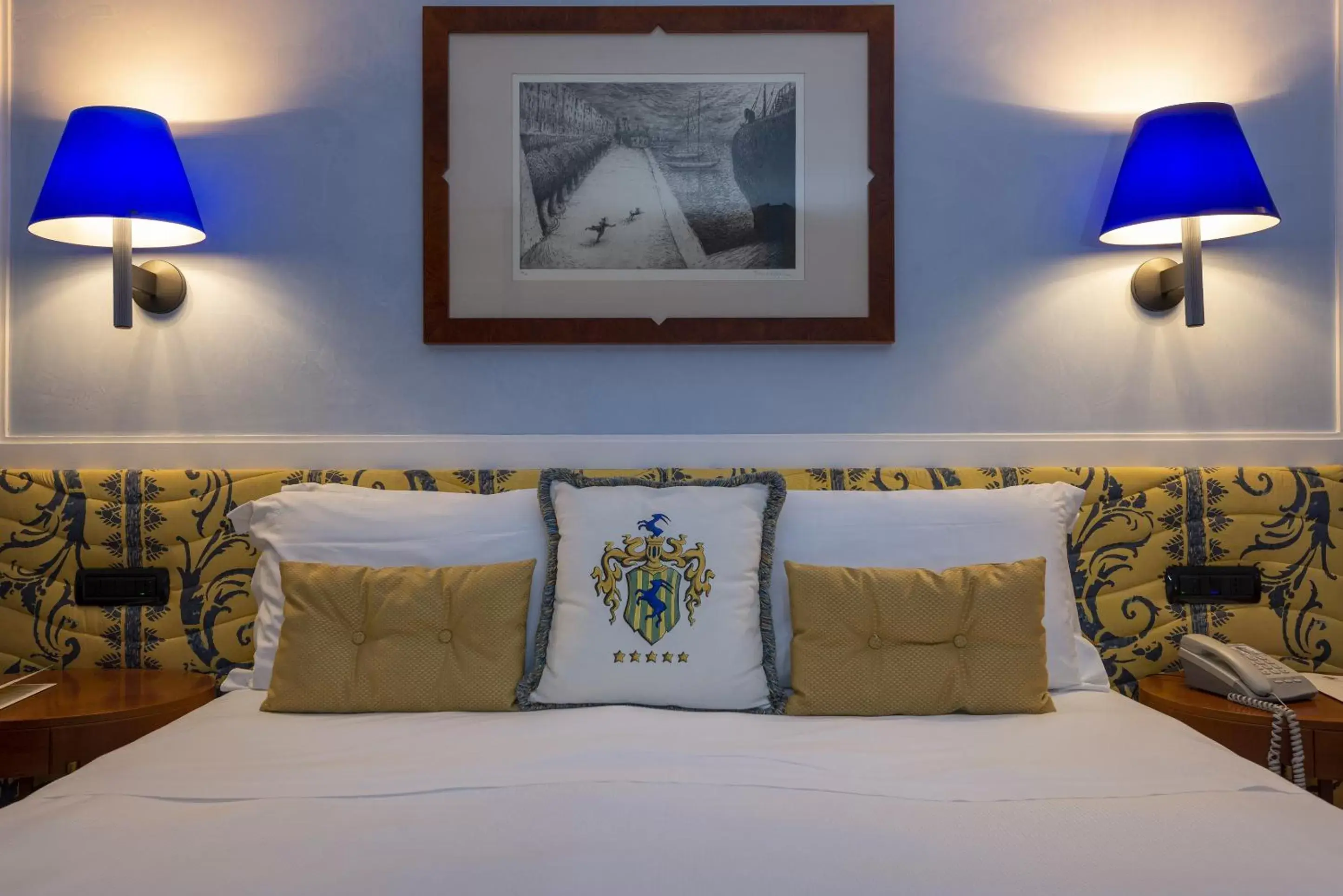 Bed in Grand Hotel Ortigia