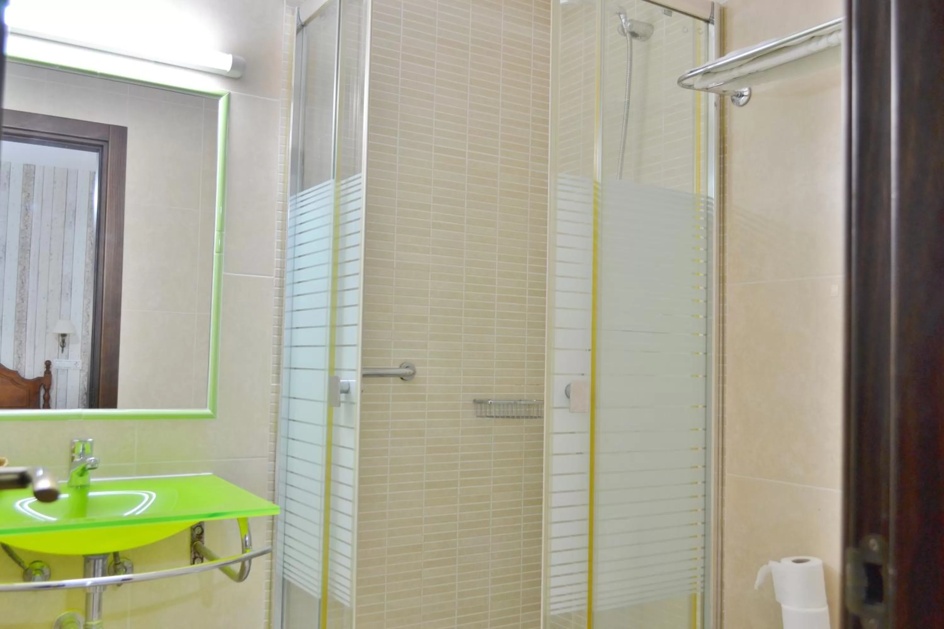 Bathroom in Hotel Marisa