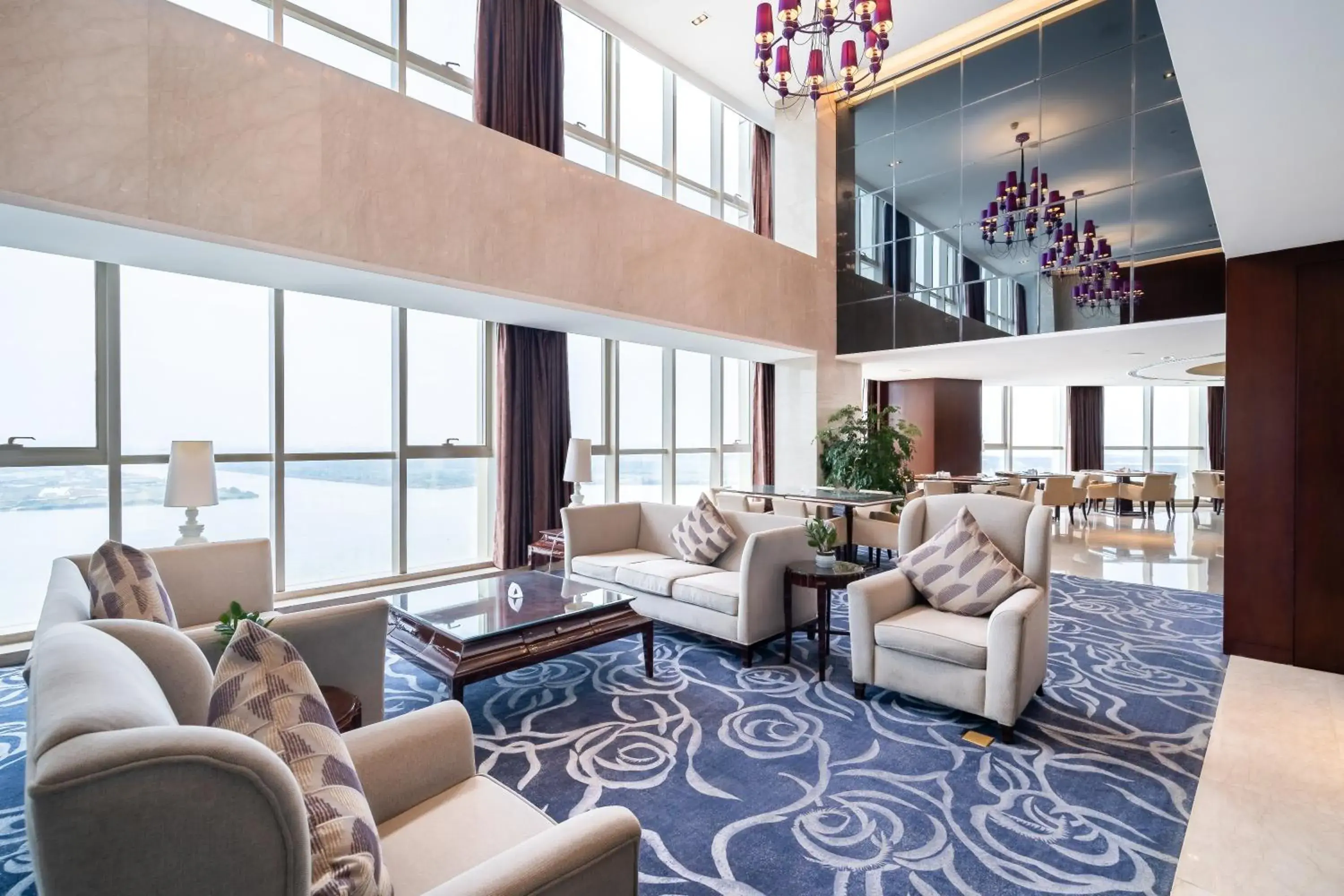 Lounge or bar, Lounge/Bar in Crowne Plaza Zhenjiang, an IHG Hotel