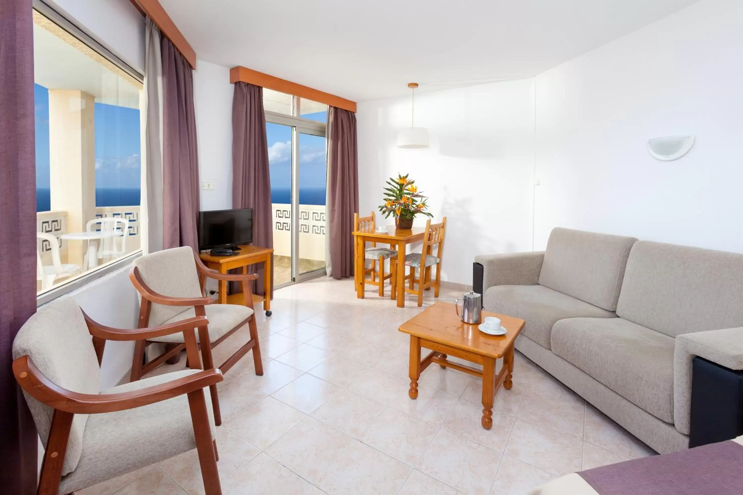 Photo of the whole room, Seating Area in Hotel Panoramica Garden