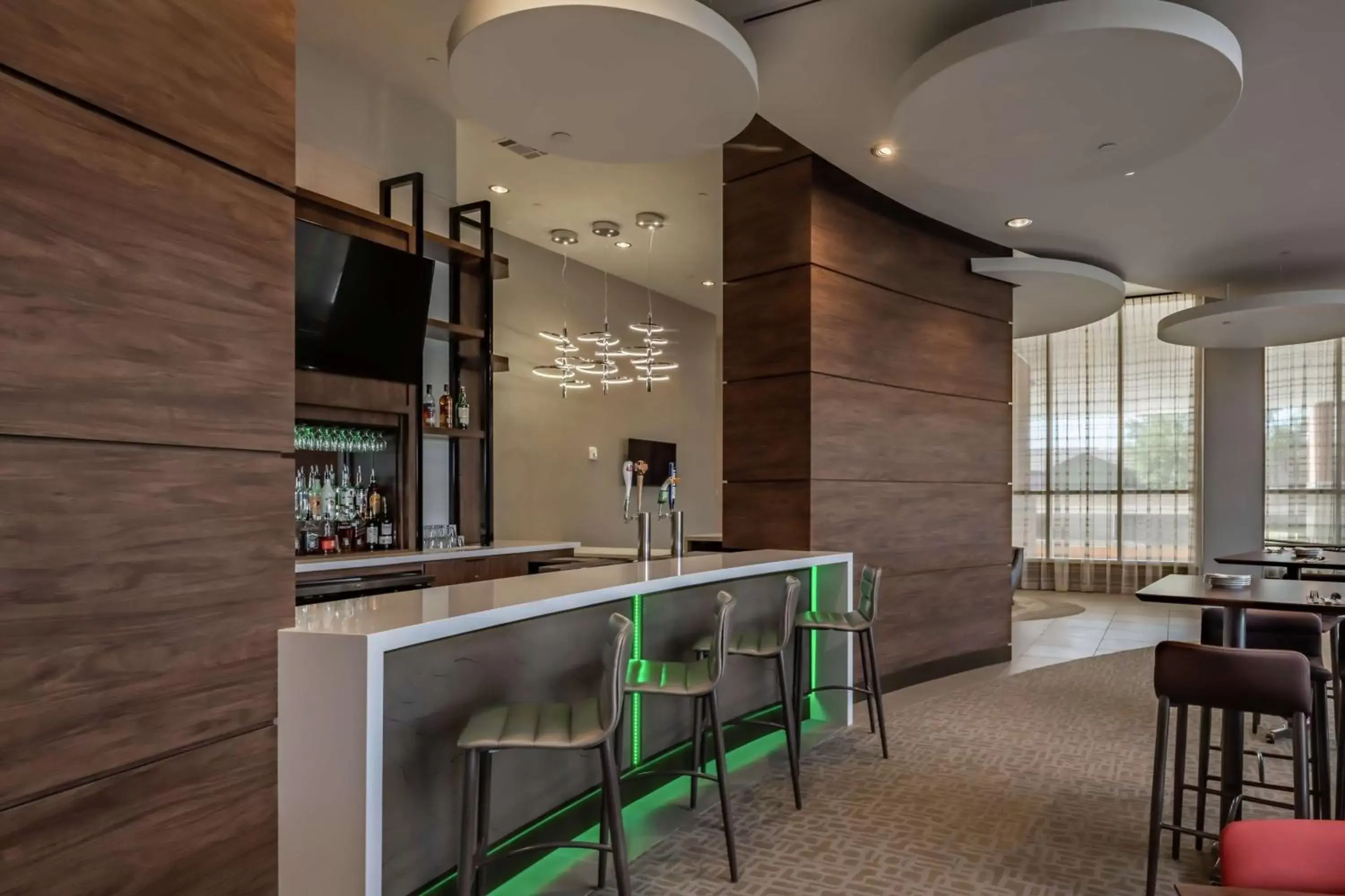 Lounge or bar in Hilton Garden Inn Dallas At Hurst Conference Center