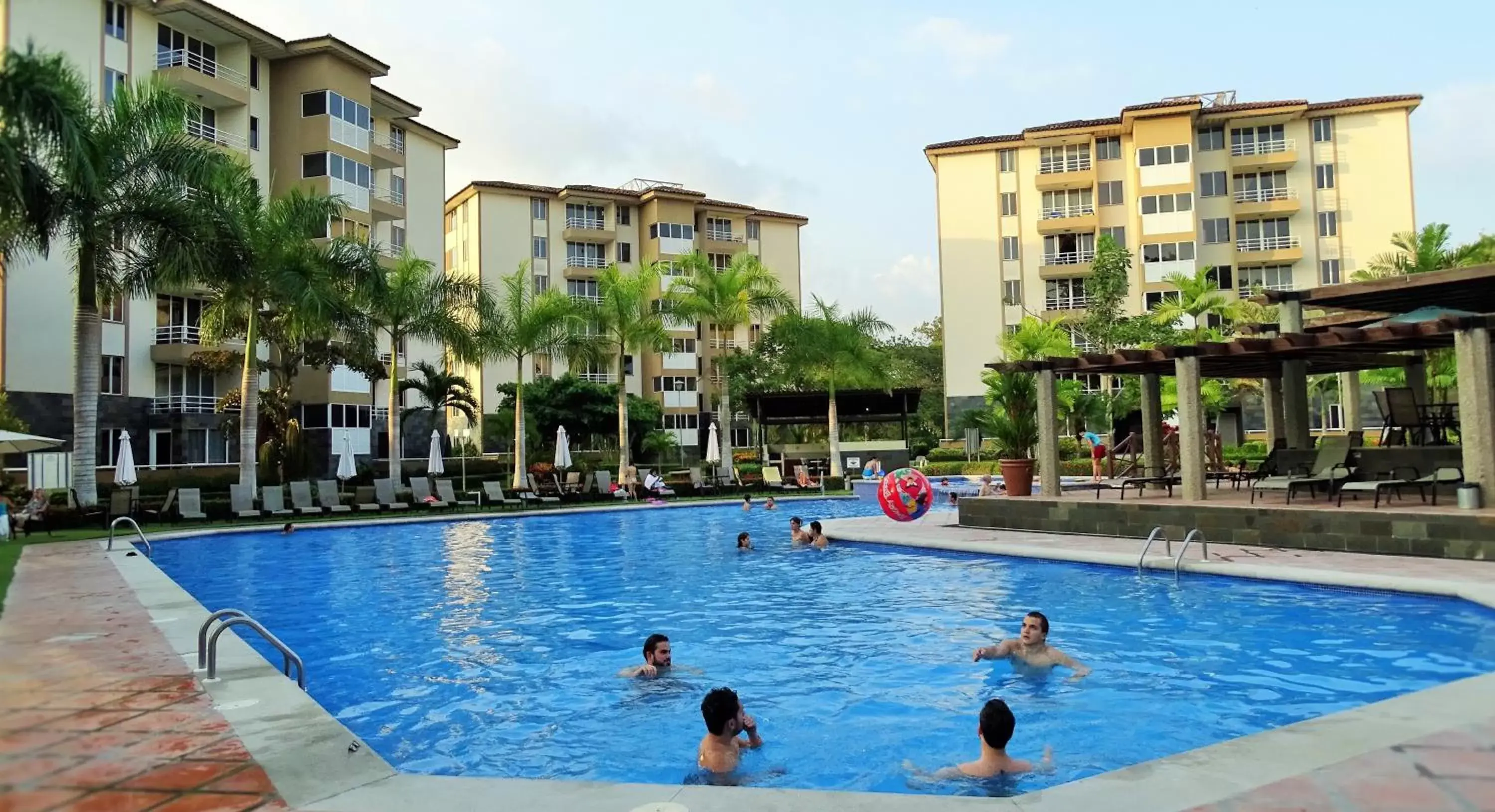 Pool view, Swimming Pool in Jaco Beach Condos