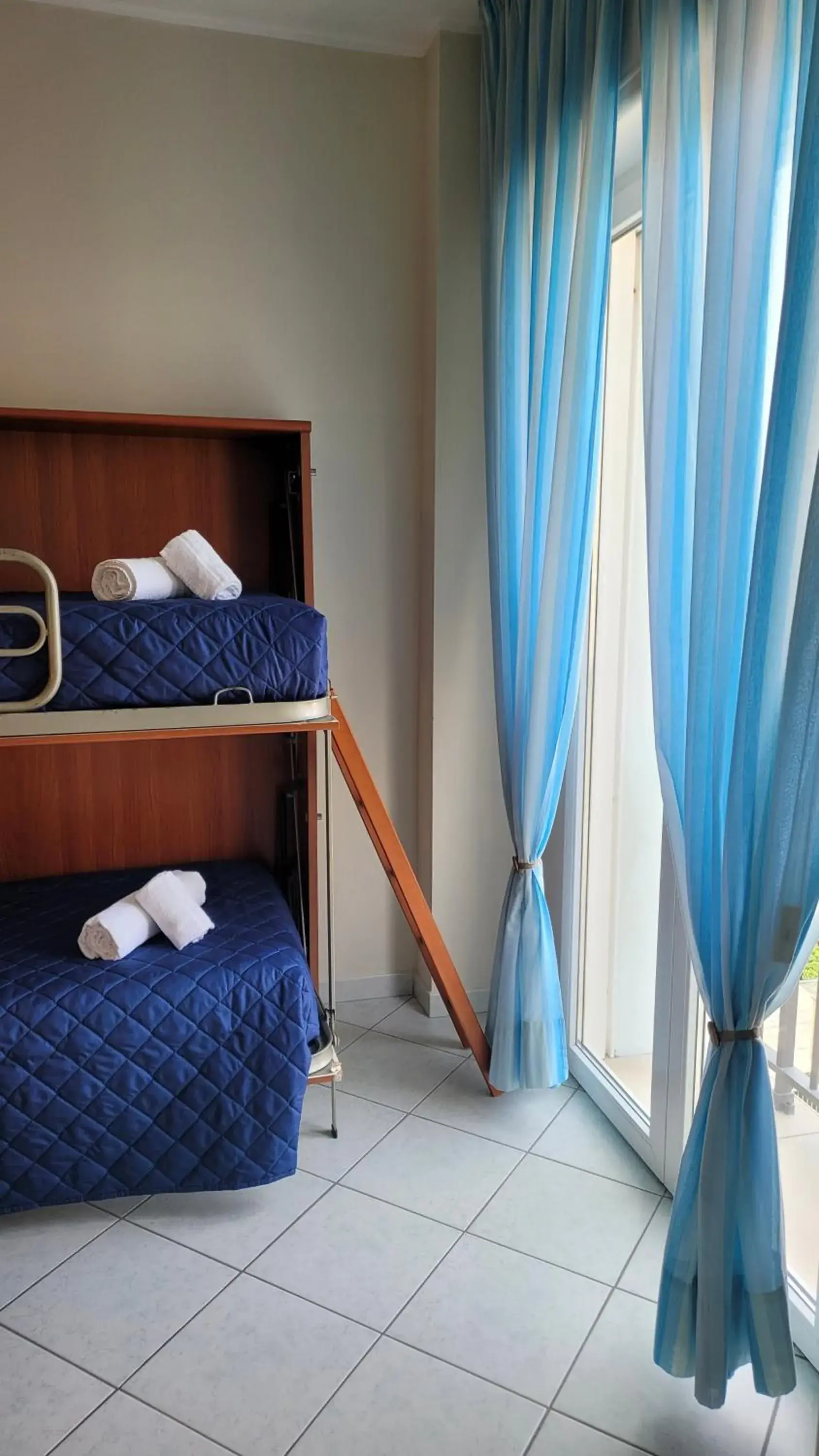 Bunk Bed in Hotel Adigrat Riccione con Ristorante